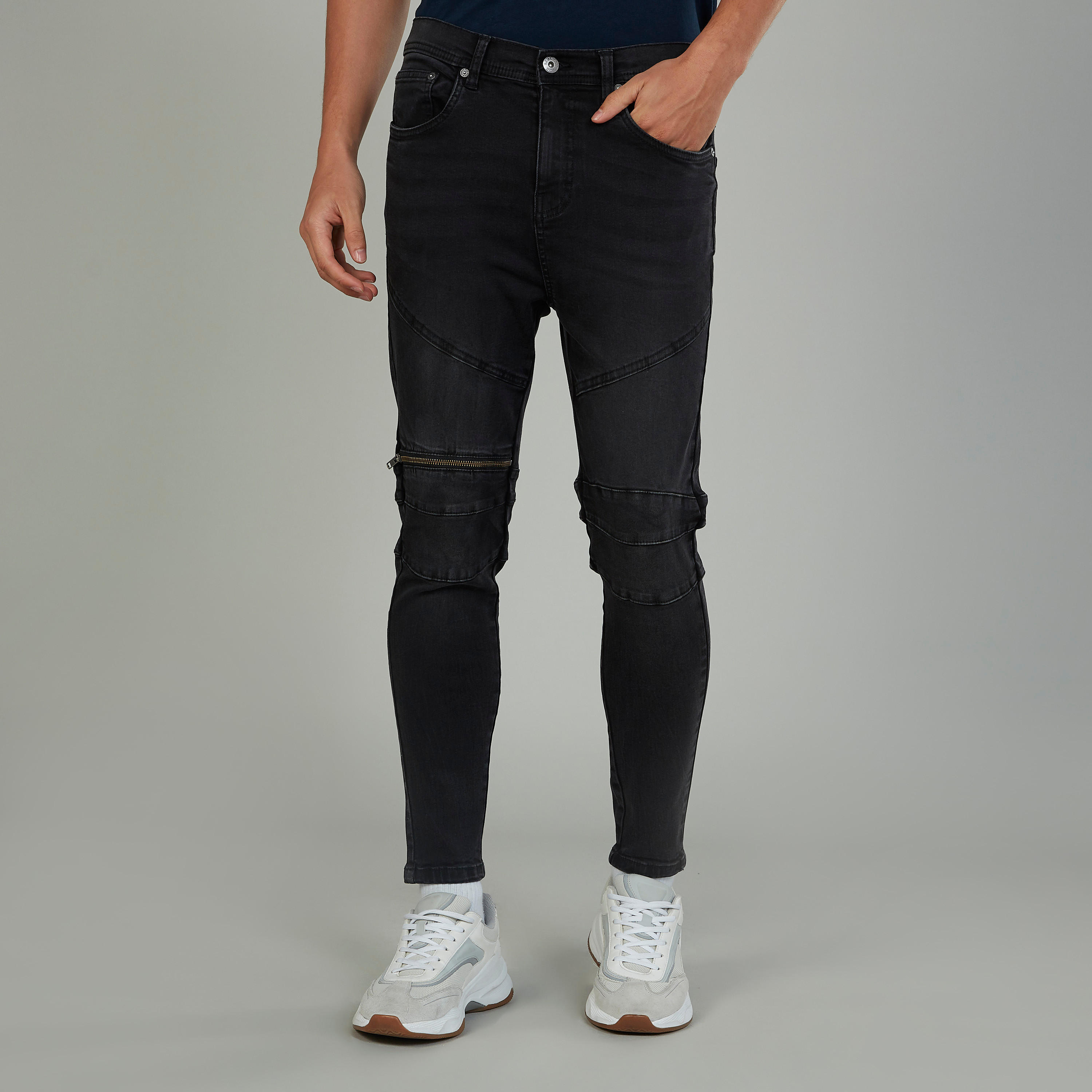 جينز طويل بقصّة سكيني وخصر متوسط الارتفاع وجيوب-men-clothing-bottoms-jeans-image-1