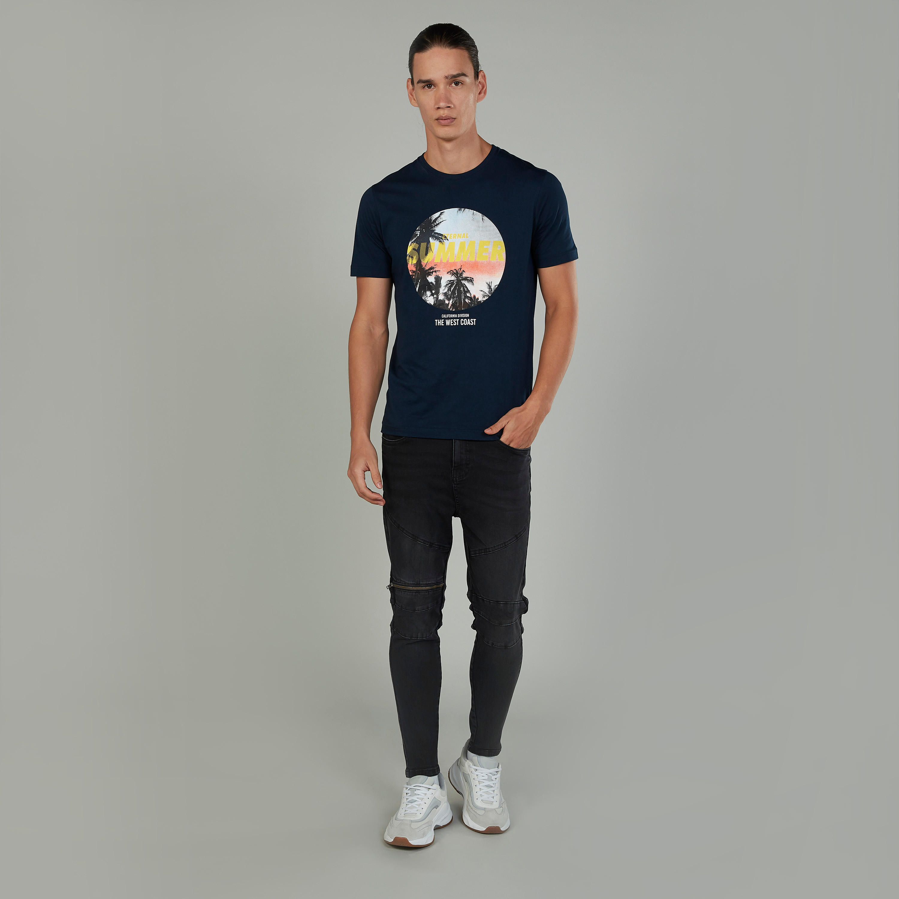 جينز طويل بقصّة سكيني وخصر متوسط الارتفاع وجيوب-men-clothing-bottoms-jeans-image-2