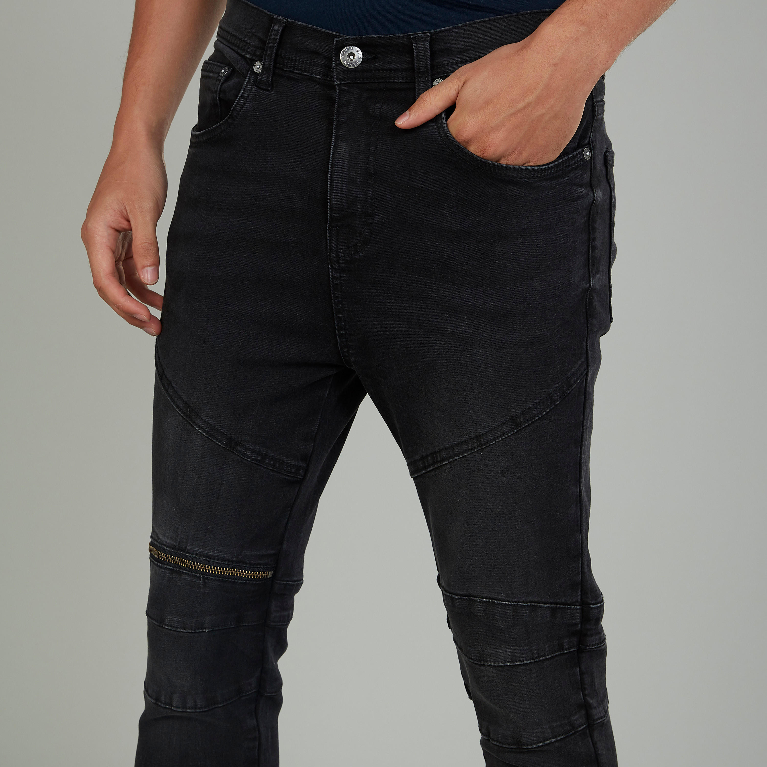 جينز طويل بقصّة سكيني وخصر متوسط الارتفاع وجيوب-men-clothing-bottoms-jeans-image-3