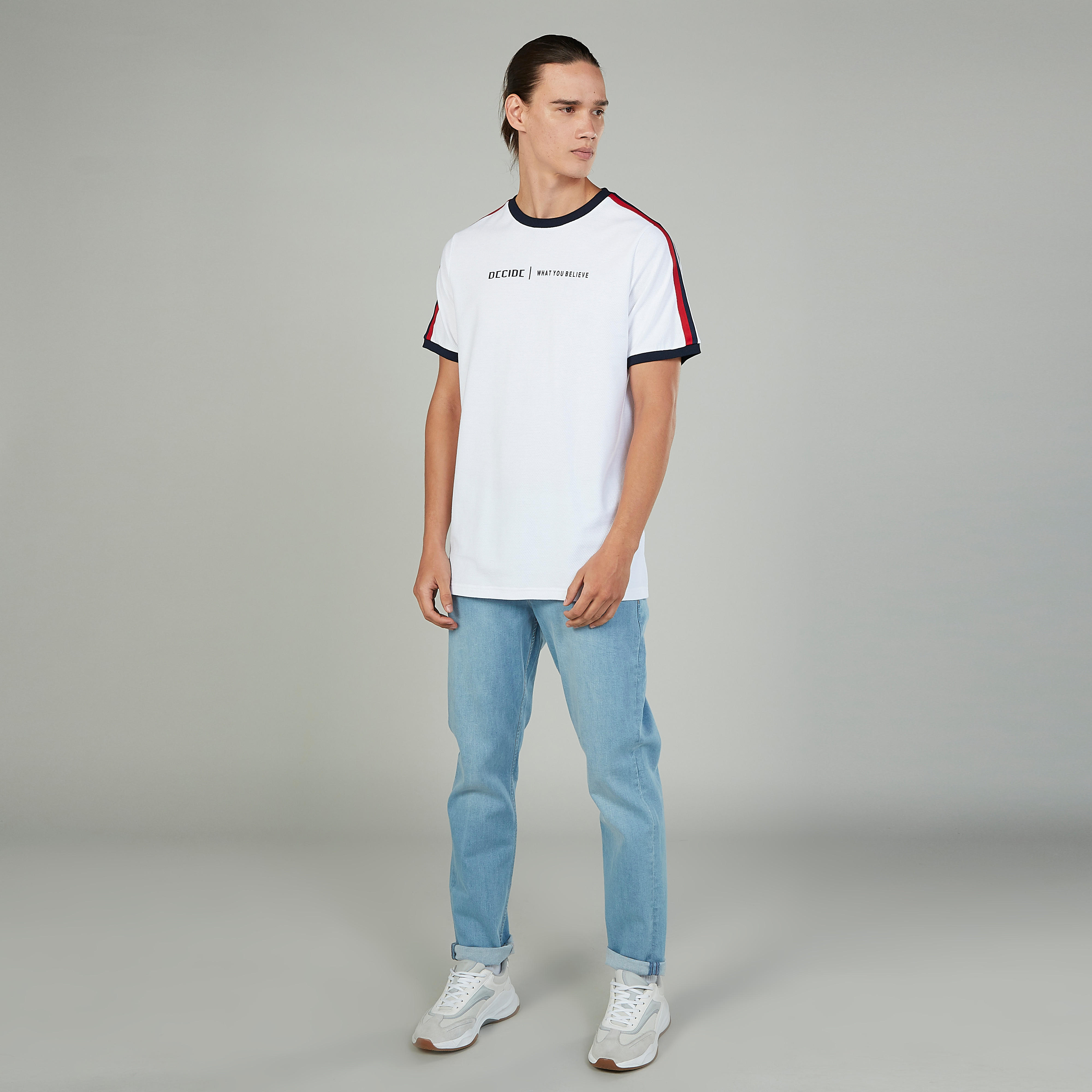 تيشيرت بياقة ضيّقة وأكمام قصيرة وطبعات-men-clothing-tshirtsandpolos-tshirts-image-4