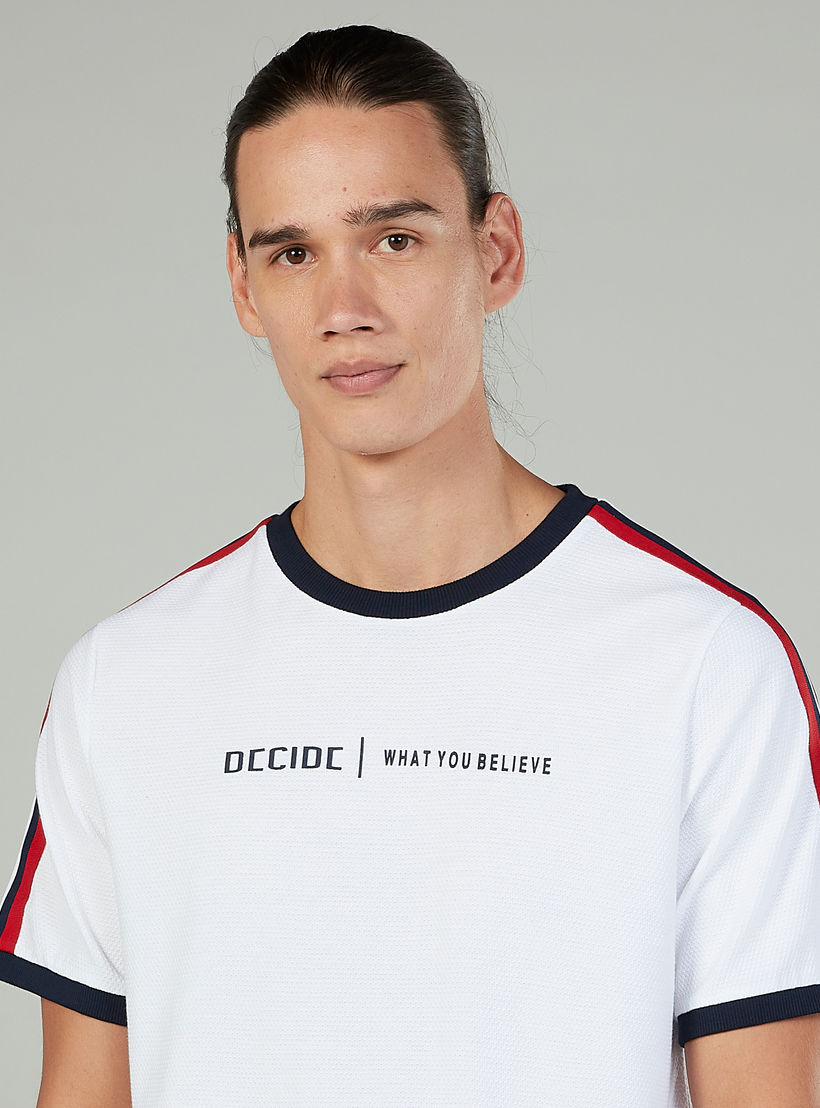 تيشيرت بياقة ضيّقة وأكمام قصيرة وطبعات-men-clothing-tshirtsandpolos-tshirts-image-3