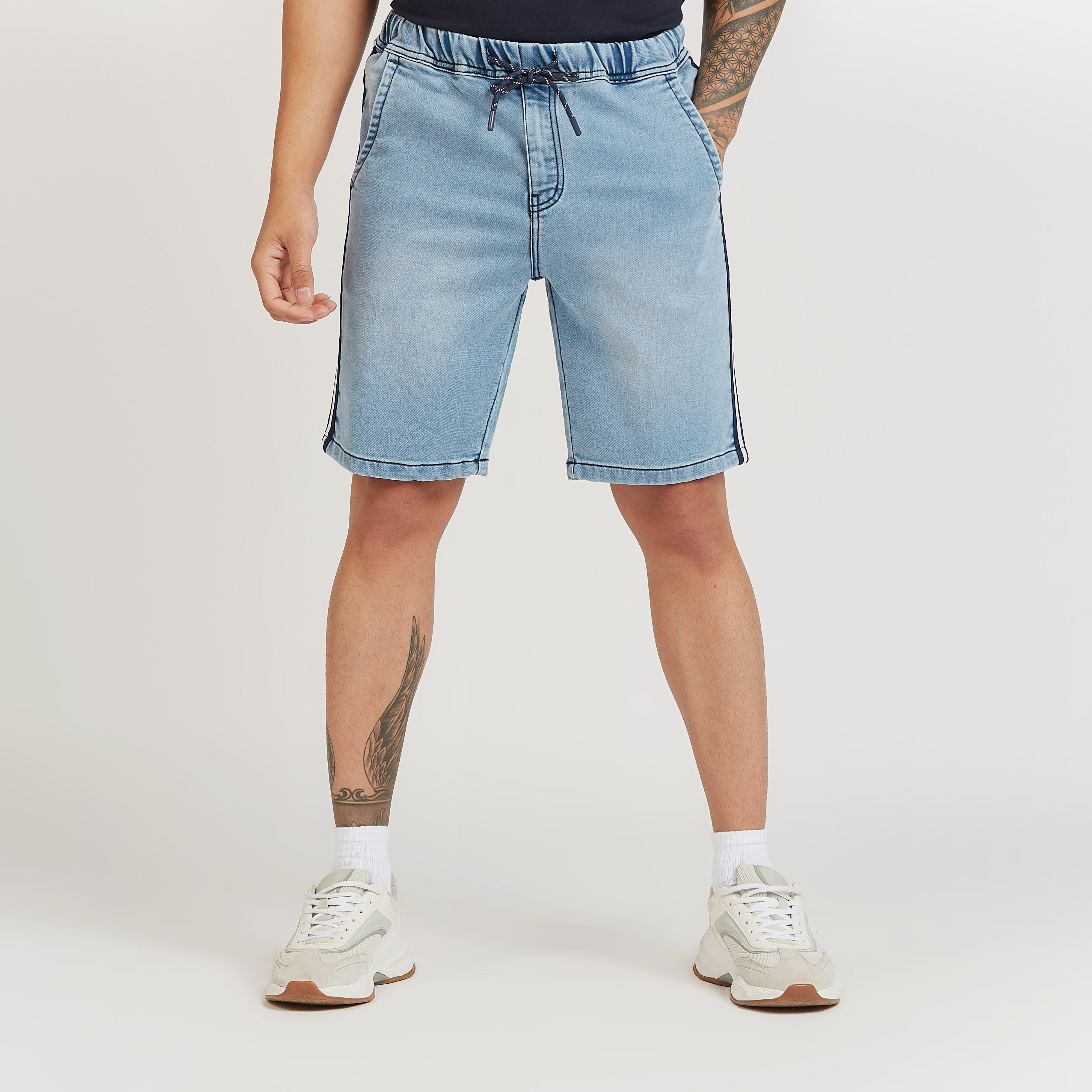 شورت بخصر متوسط الارتفاع ورباط وجيوب وشريطة-men-clothing-bottoms-shorts-image-1