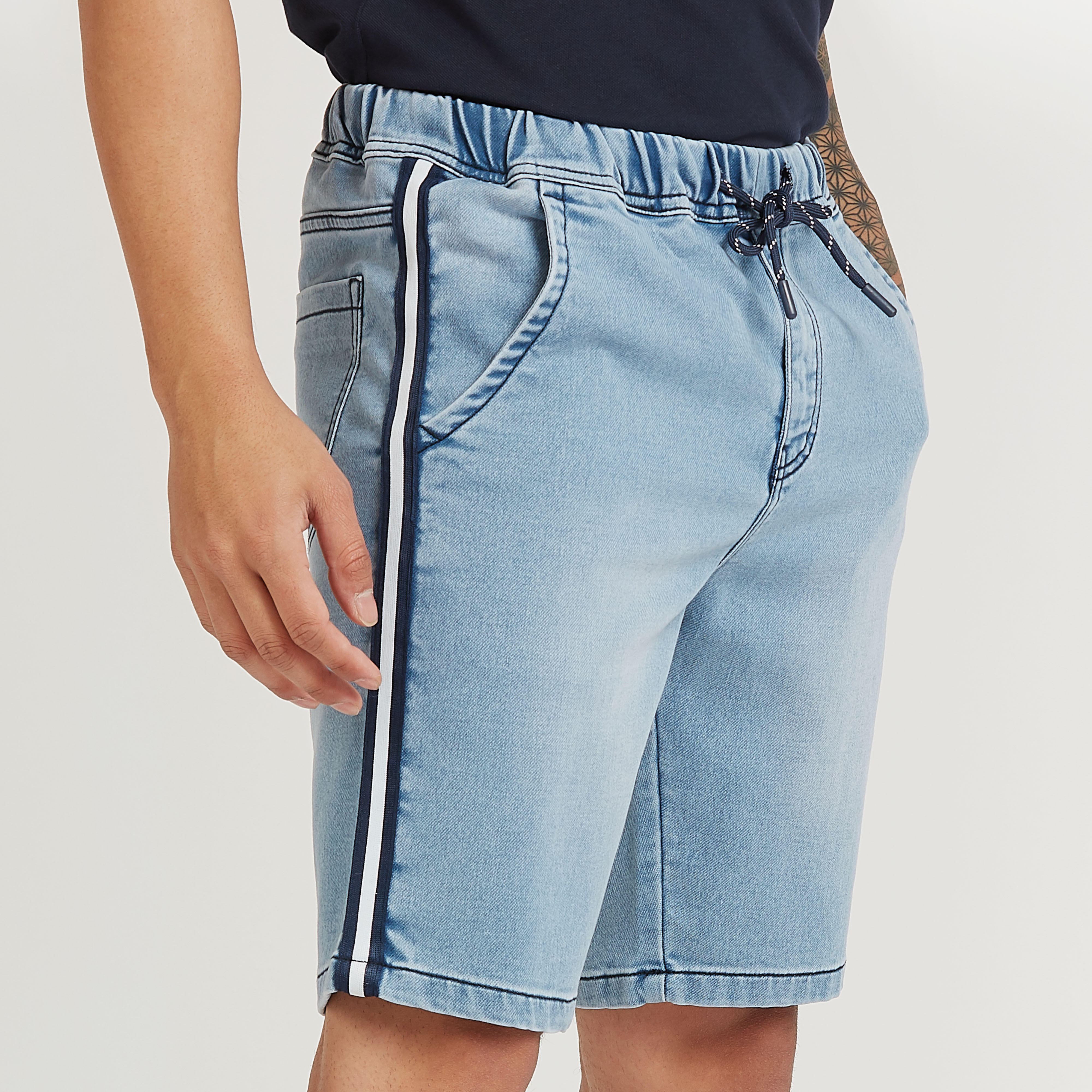 شورت بخصر متوسط الارتفاع ورباط وجيوب وشريطة-men-clothing-bottoms-shorts-image-3