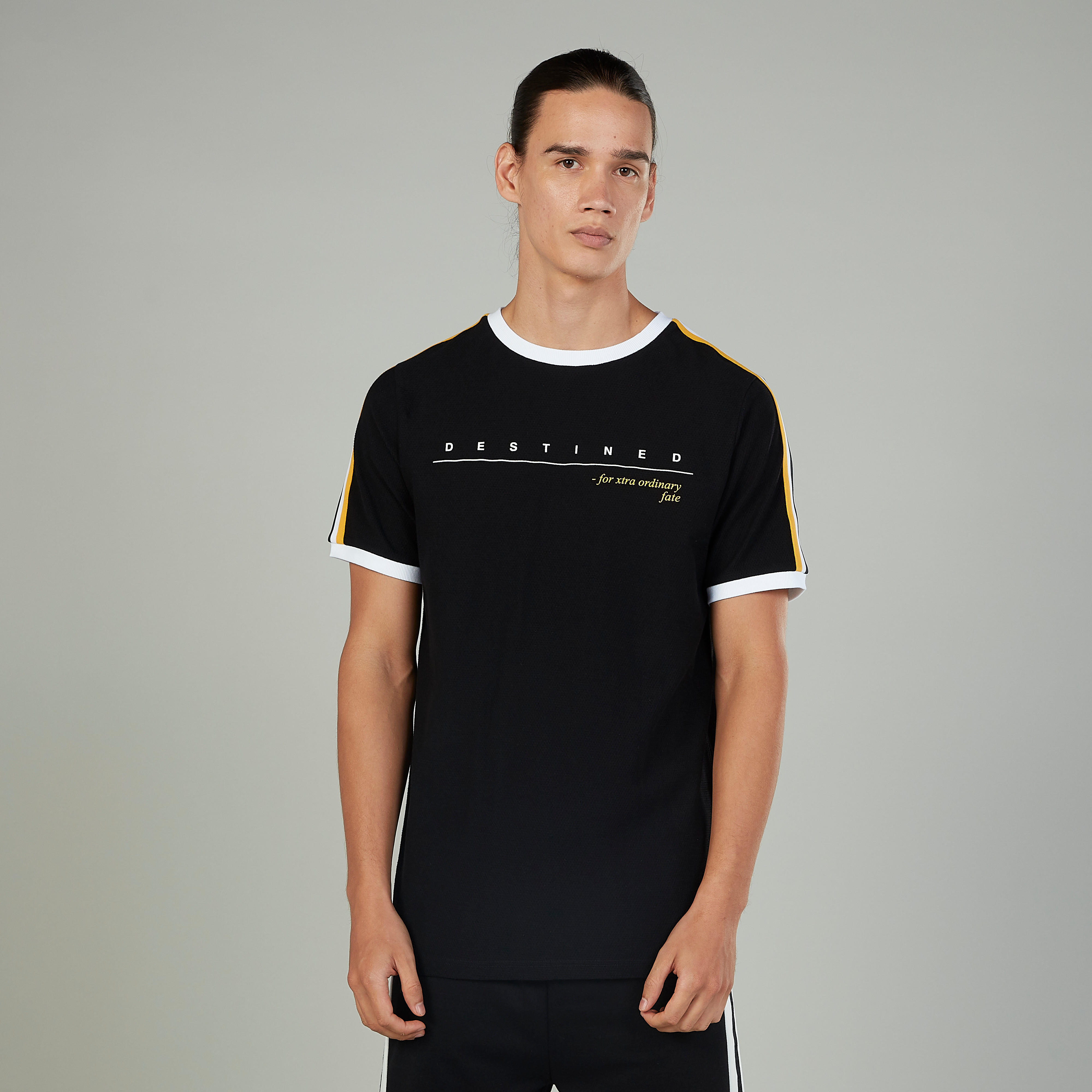 تيشيرت بياقة ضيّقة وأكمام قصيرة وطبعات-men-clothing-tshirtsandpolos-tshirts-image-1
