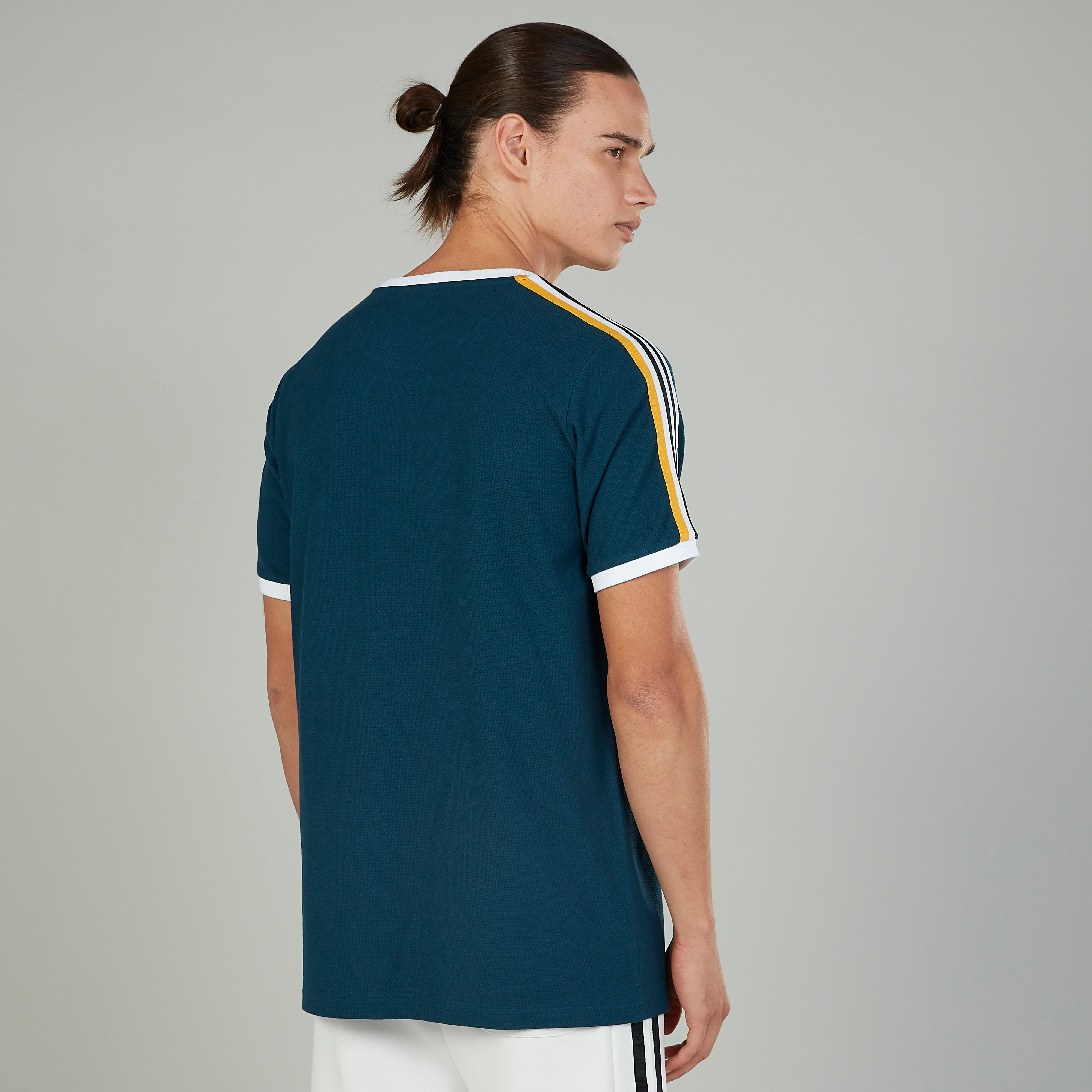 تيشيرت بياقة ضيّقة وأكمام قصيرة وطبعات-men-clothing-tshirtsandpolos-tshirts-image-4