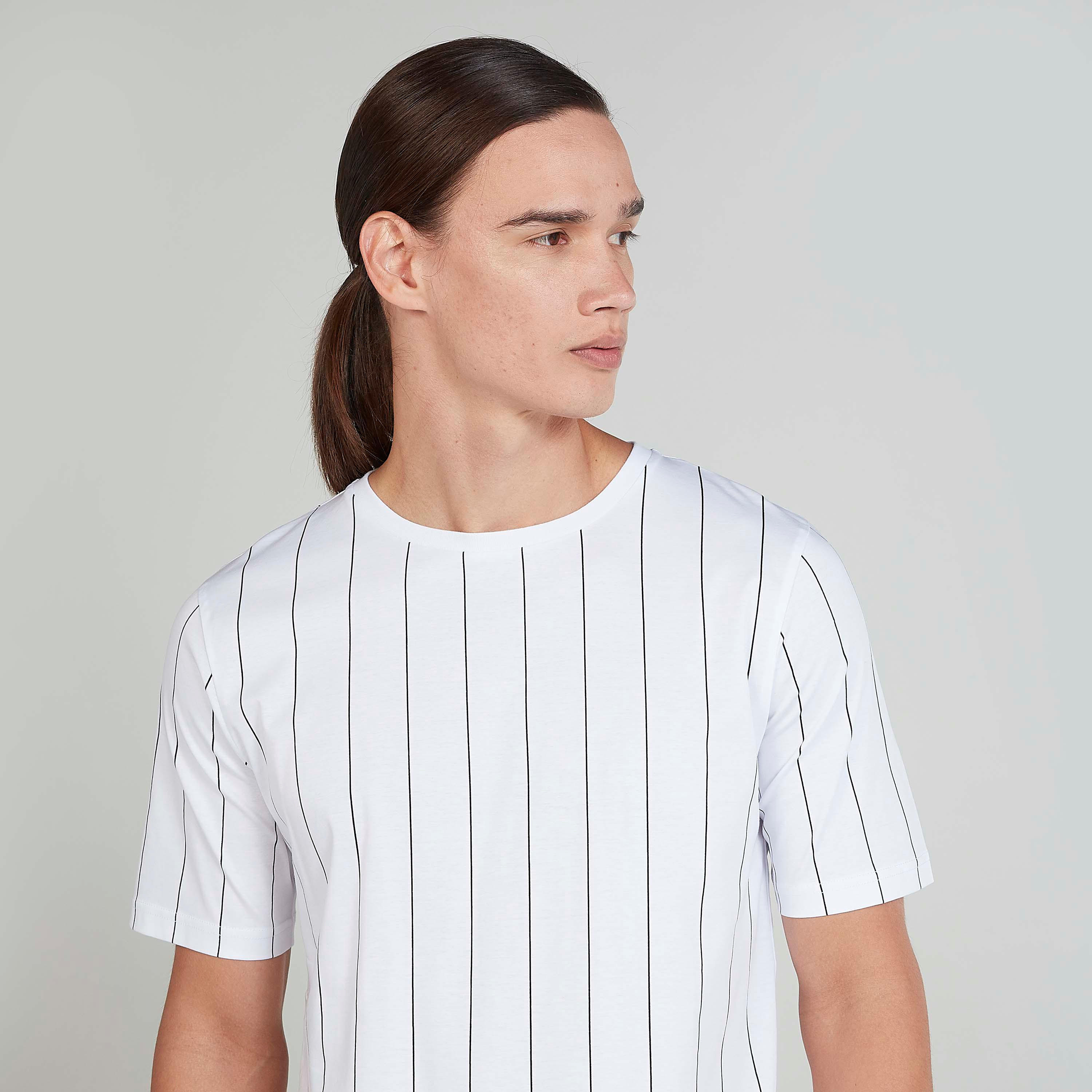 تيشيرت مخطط بياقة ضيّقة وأكمام قصيرة-men-clothing-tshirtsandpolos-tshirts-image-2