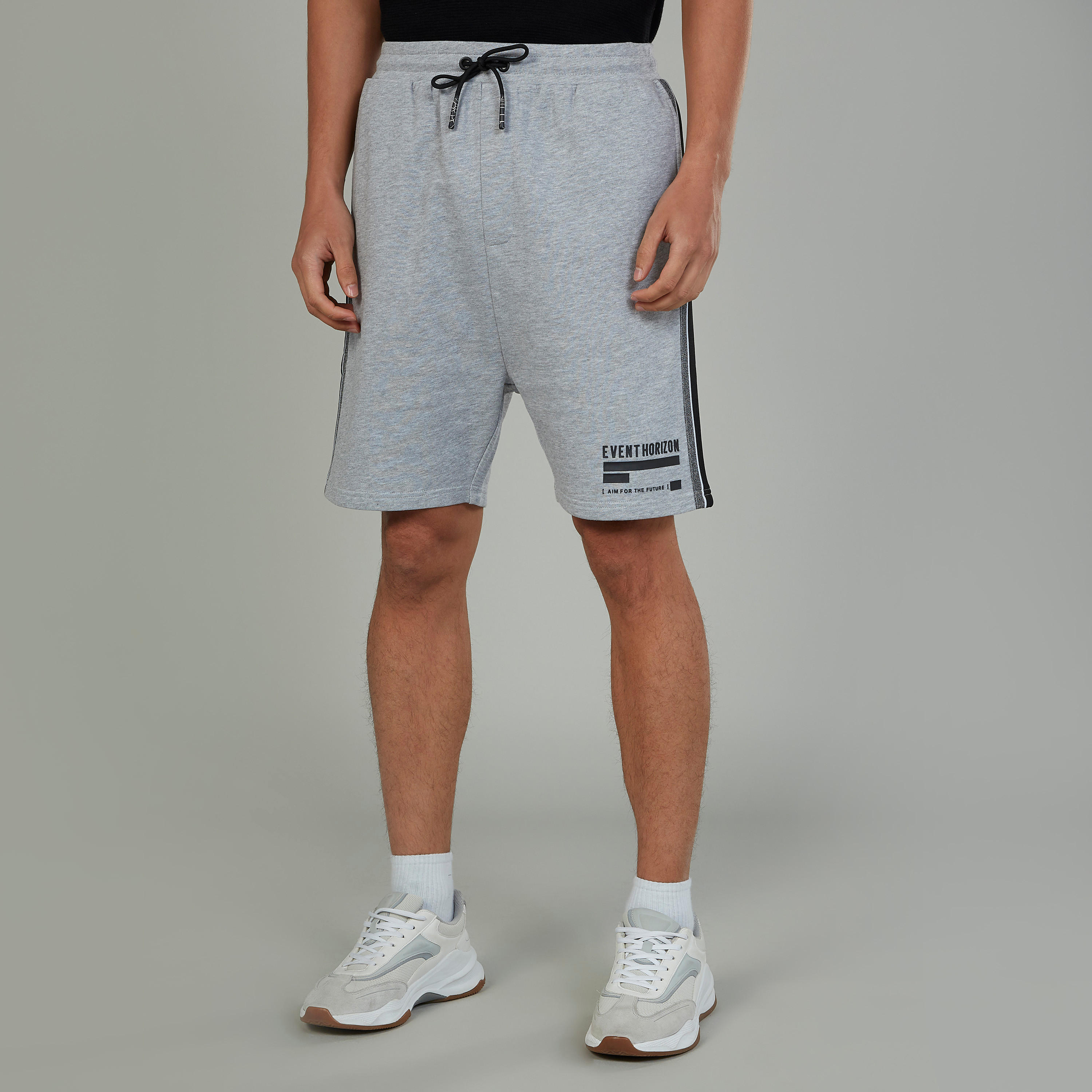 شورت بخصر متوسط الارتفاع ورباط وجيوب وطبعات-men-clothing-bottoms-shorts-image-1