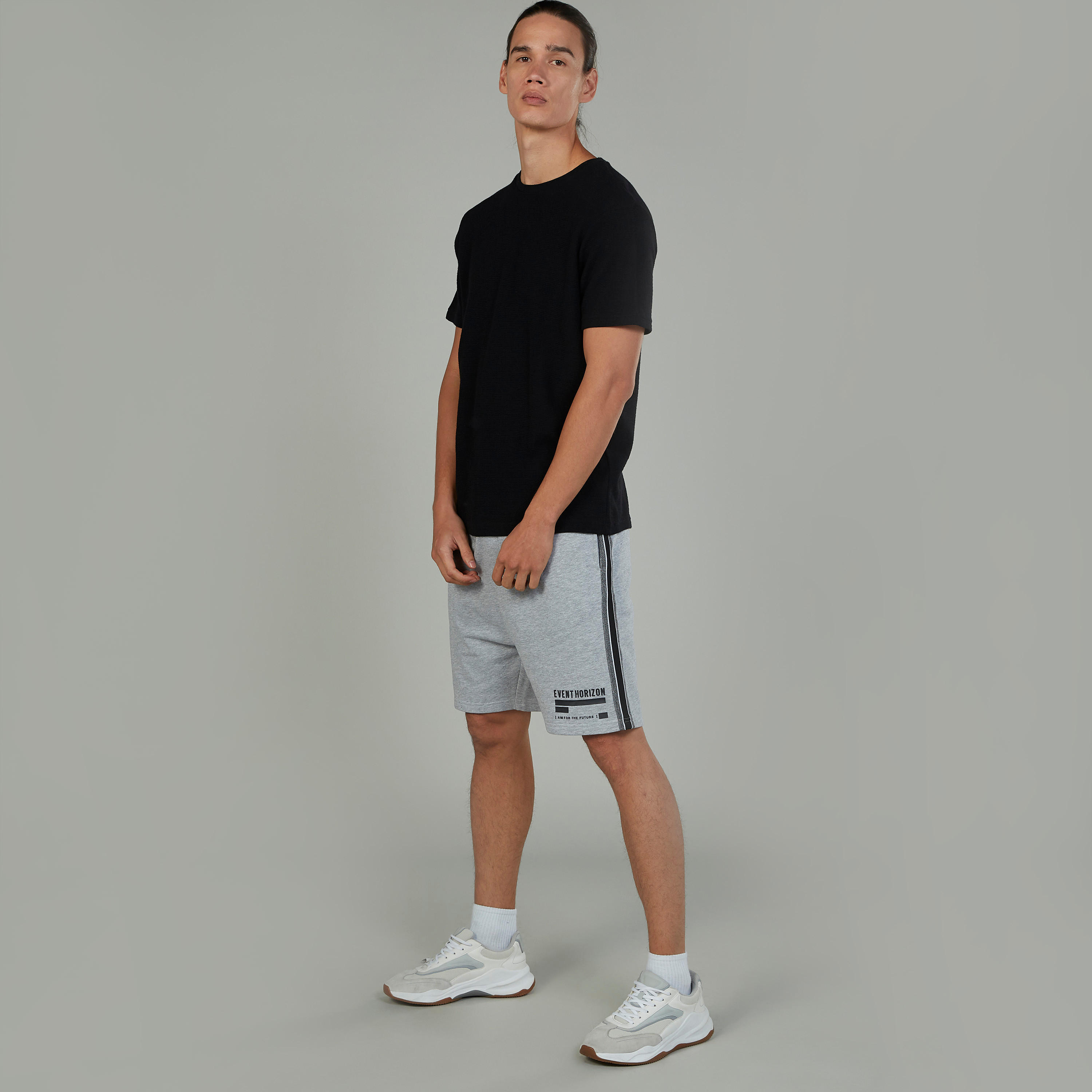 شورت بخصر متوسط الارتفاع ورباط وجيوب وطبعات-men-clothing-bottoms-shorts-image-2