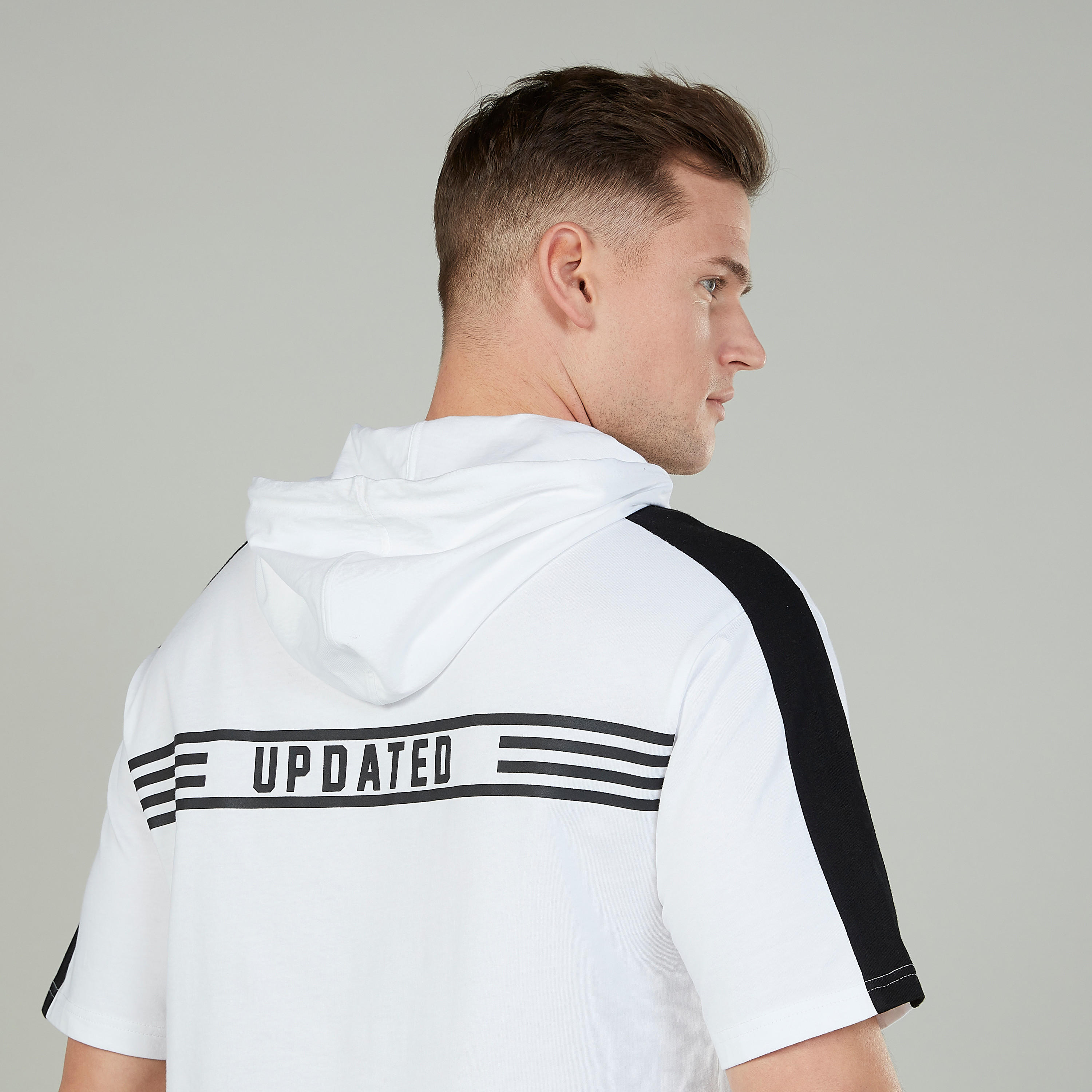 تيشيرت بقبّعة وأكمام قصيرة وطبعات-men-clothing-tshirtsandpolos-tshirts-image-3