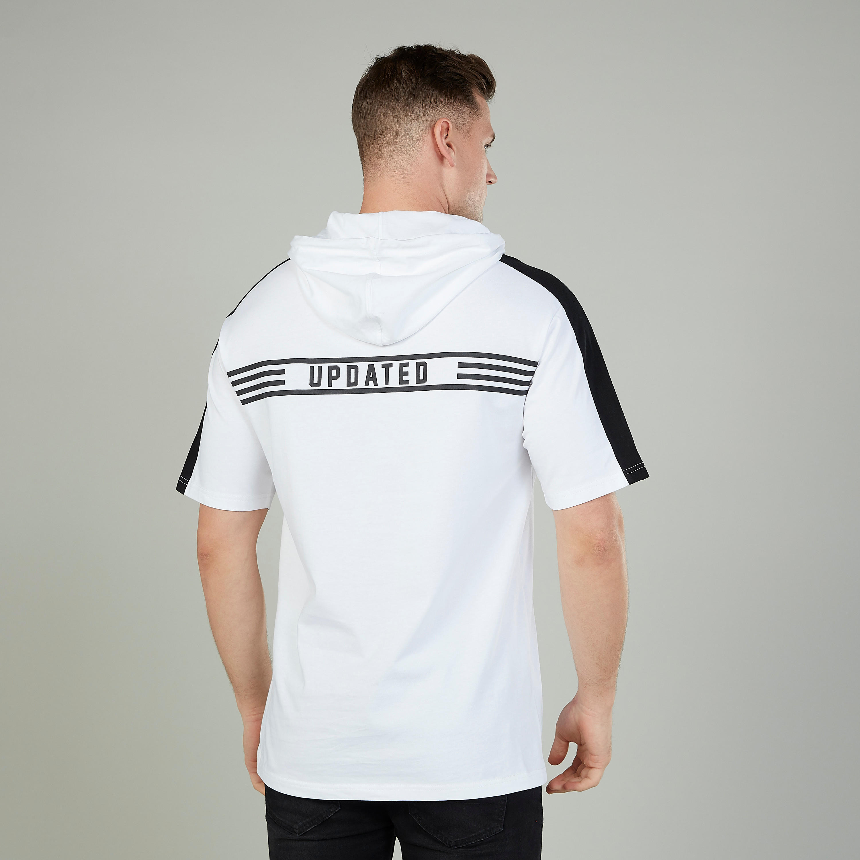 تيشيرت بقبّعة وأكمام قصيرة وطبعات-men-clothing-tshirtsandpolos-tshirts-image-2