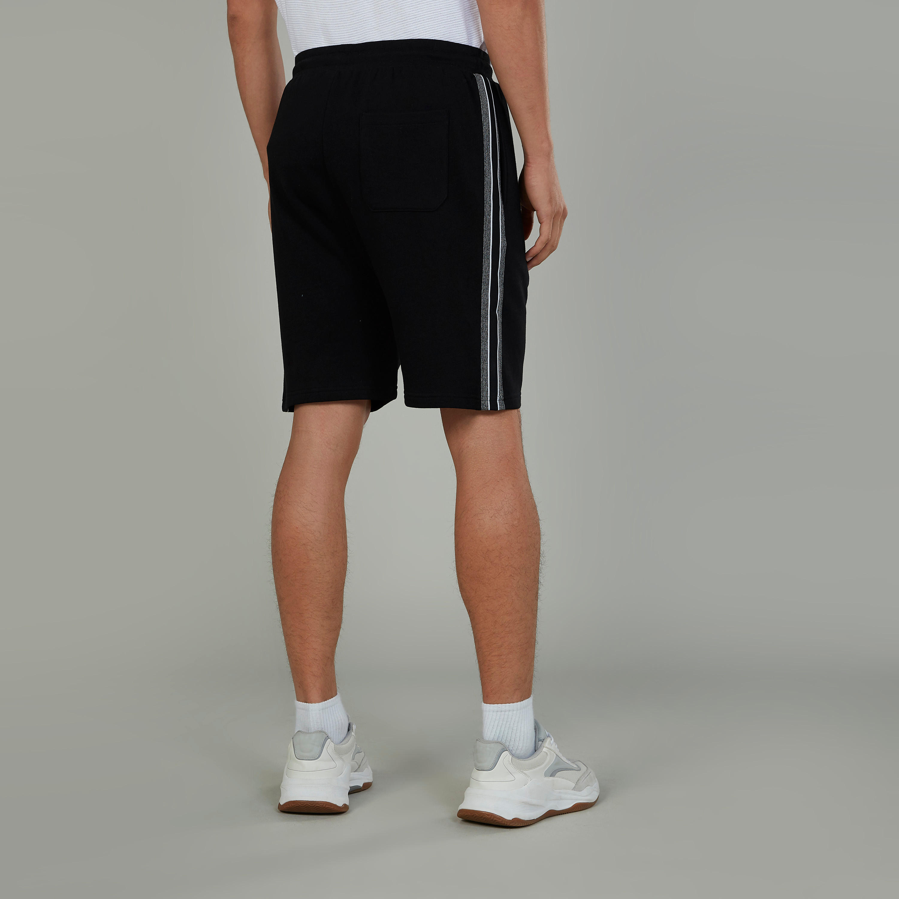 شورت بخصر متوسط الارتفاع ورباط وجيوب وطبعات-men-clothing-bottoms-shorts-image-4