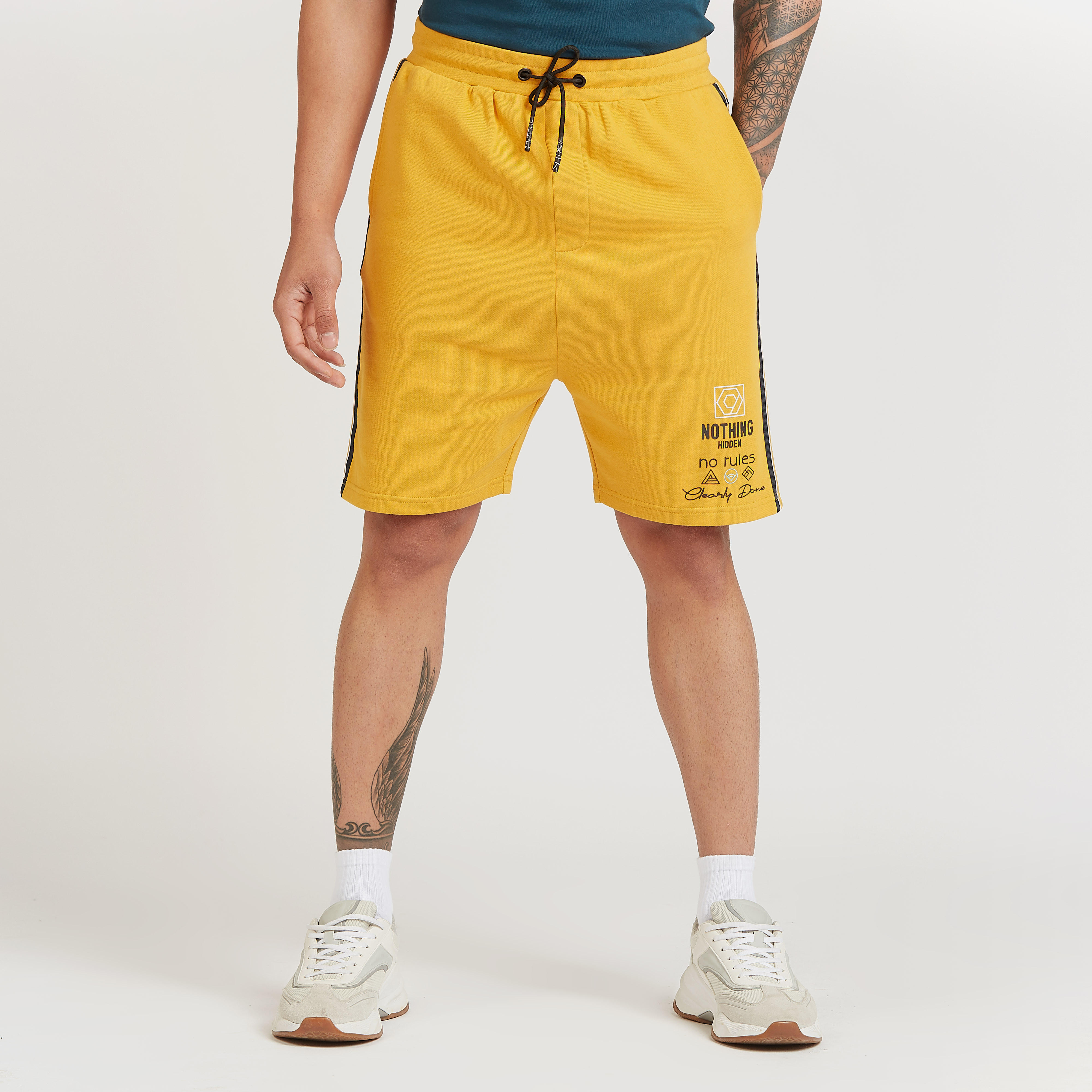 شورت بخصر متوسط الارتفاع ورباط وجيوب وطبعات-men-clothing-bottoms-shorts-image-1