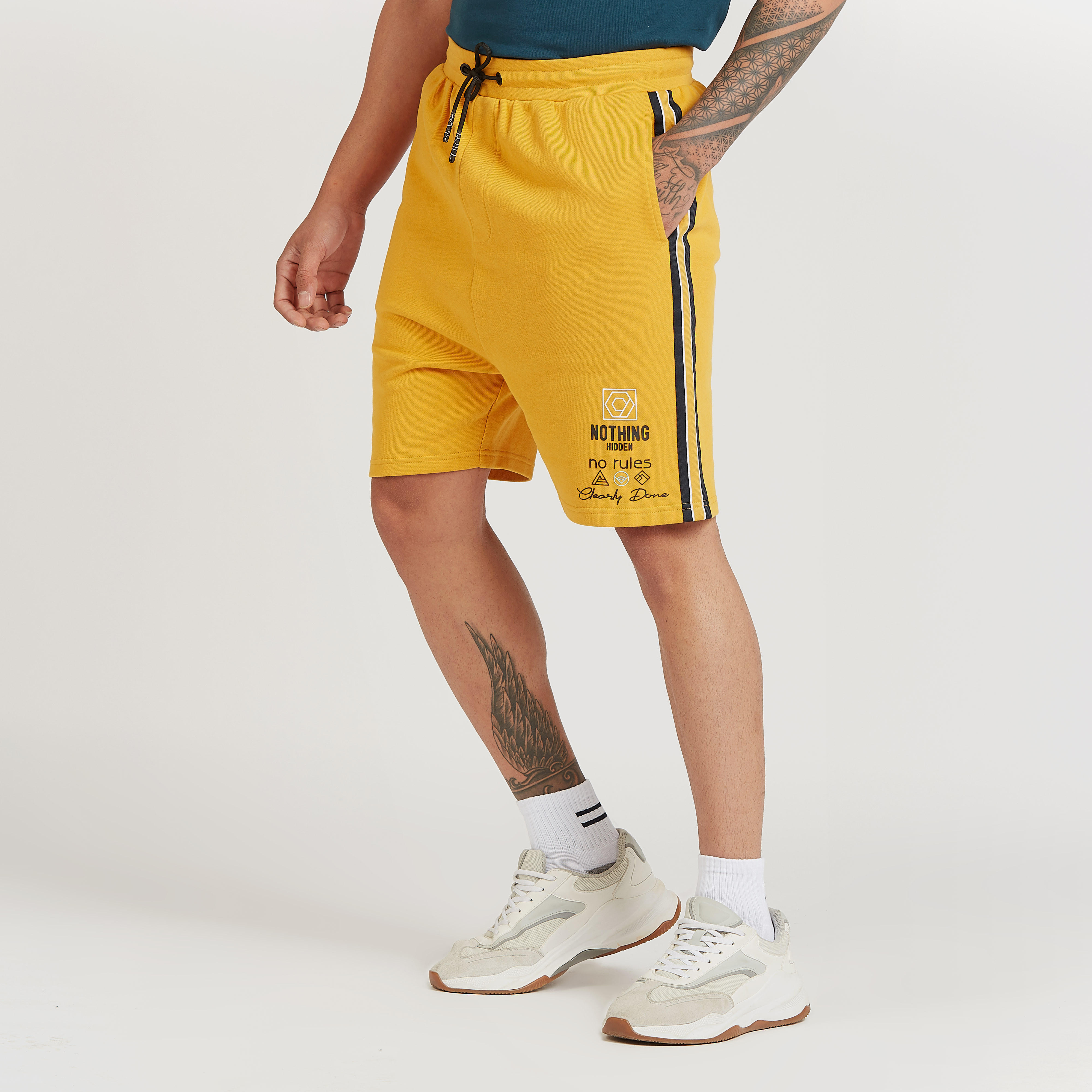 شورت بخصر متوسط الارتفاع ورباط وجيوب وطبعات-men-clothing-bottoms-shorts-image-3