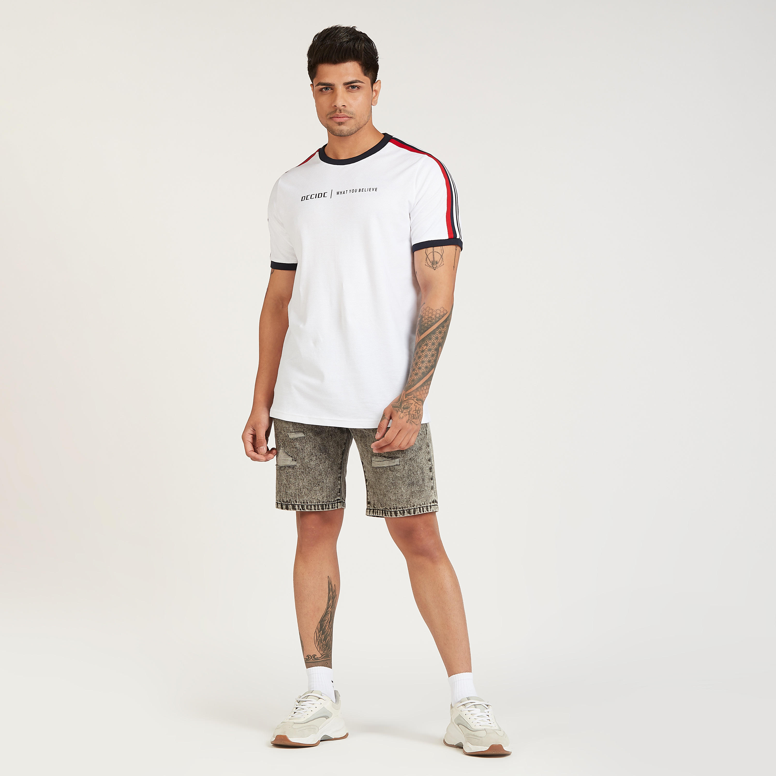 شورت ممزّق بخصر متوسط الارتفاع وجيوب-men-clothing-bottoms-shorts-image-2