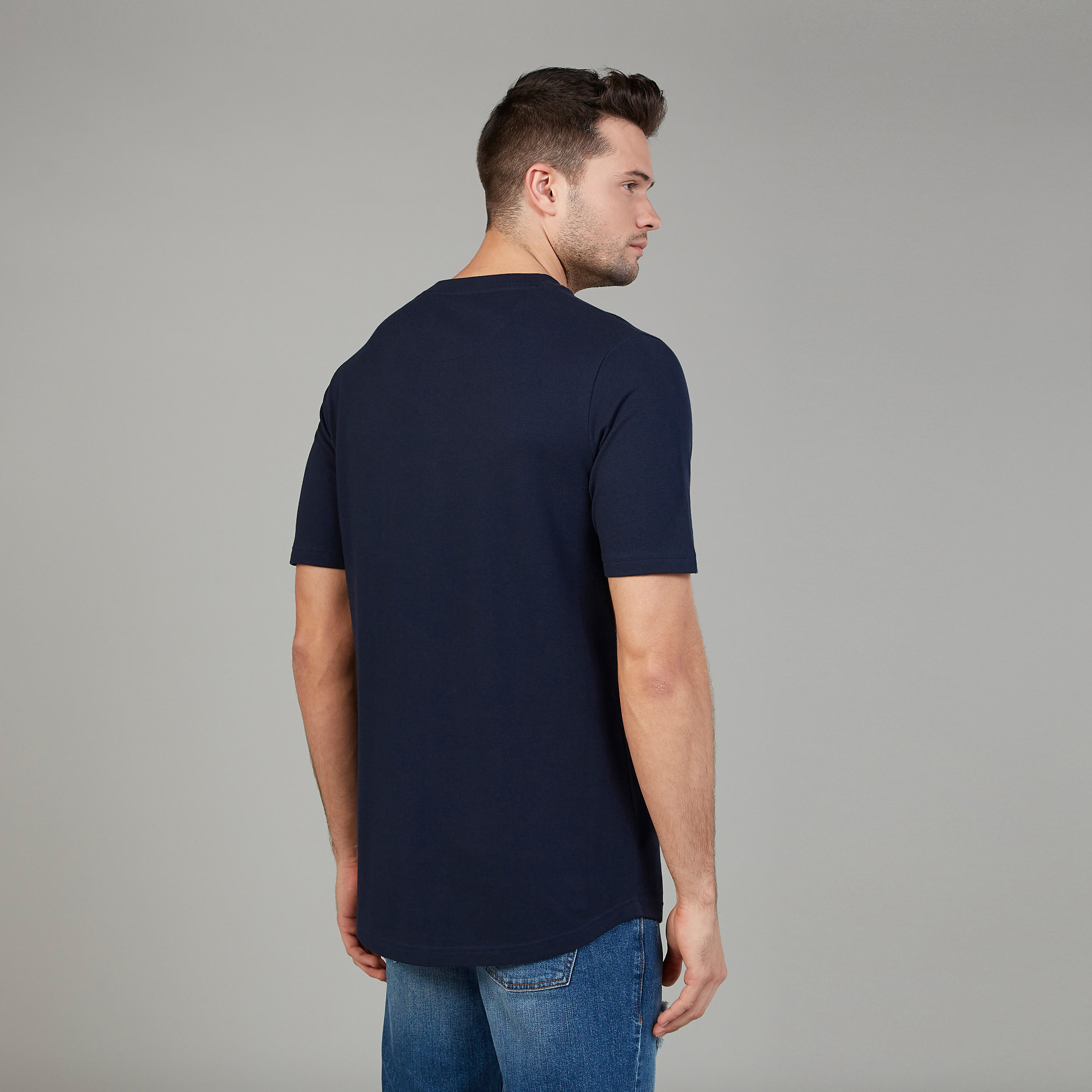تيشيرت مخطّط بياقة مستديرة وأكمام قصيرة-men-clothing-tshirtsandpolos-tshirts-image-2