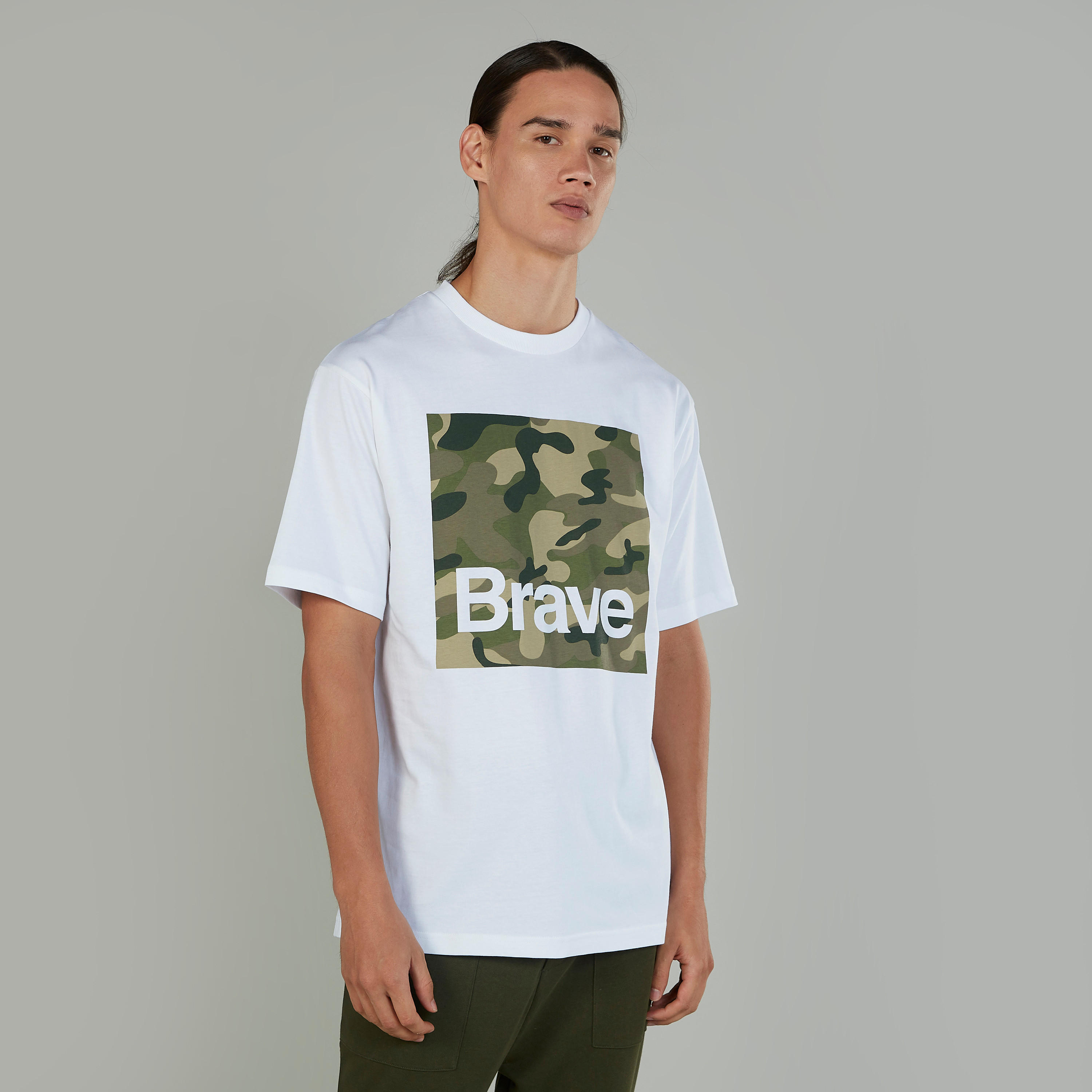 تيشيرت  بياقة ضيّقة وأكمام قصيرة وطبعات-men-clothing-tshirtsandpolos-tshirts-image-5