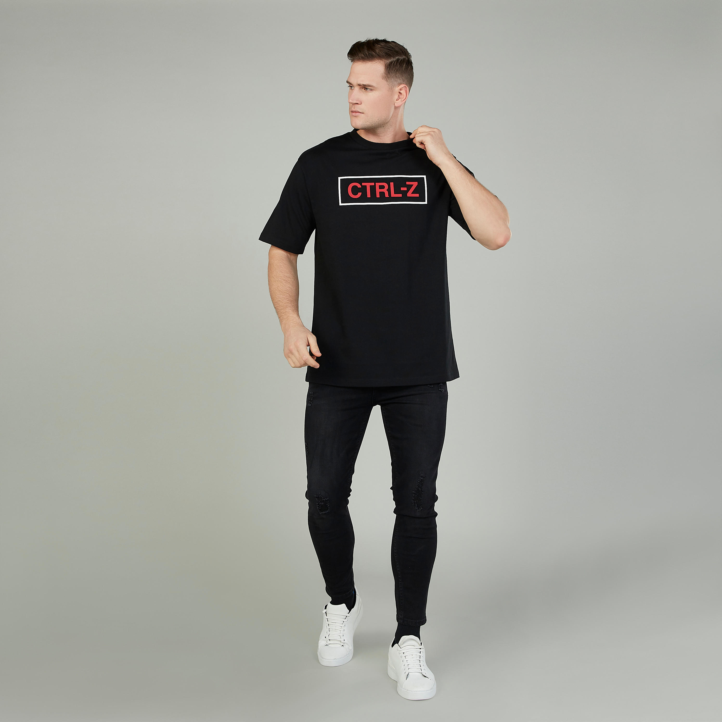 تيشيرت بياقة ضيّقة وأكمام قصيرة وطبعات-men-clothing-tshirtsandpolos-tshirts-image-2