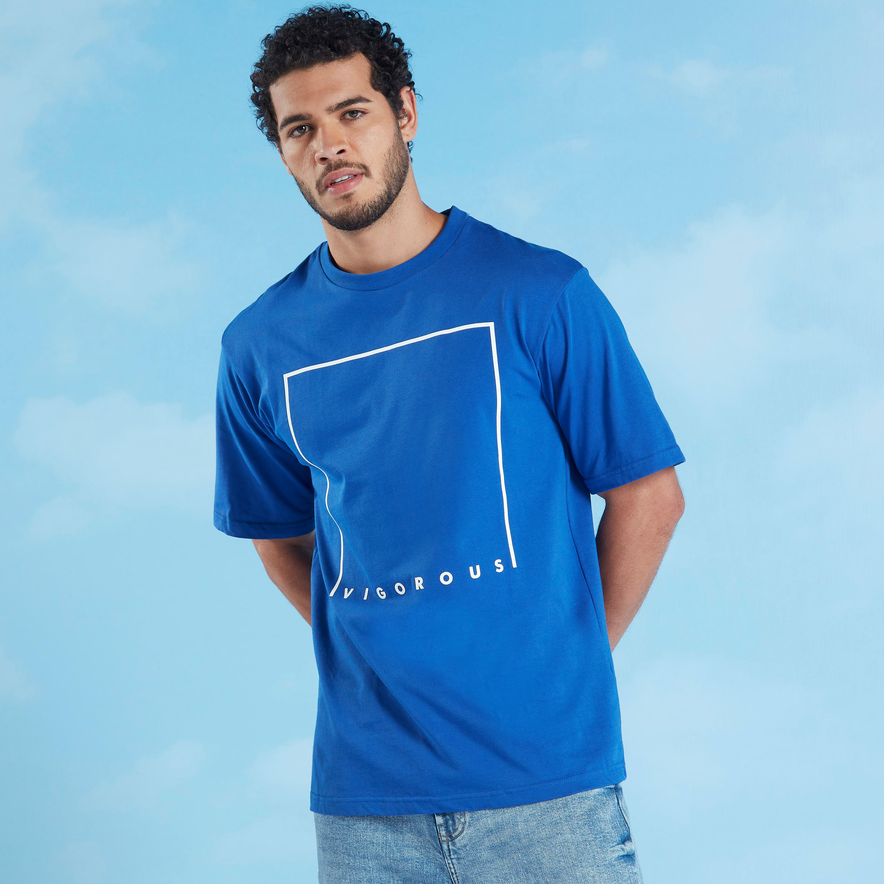 تيشيرت بياقة ضيّقة وأكمام قصيرة وطبعات-men-clothing-tshirtsandpolos-tshirts-image-1