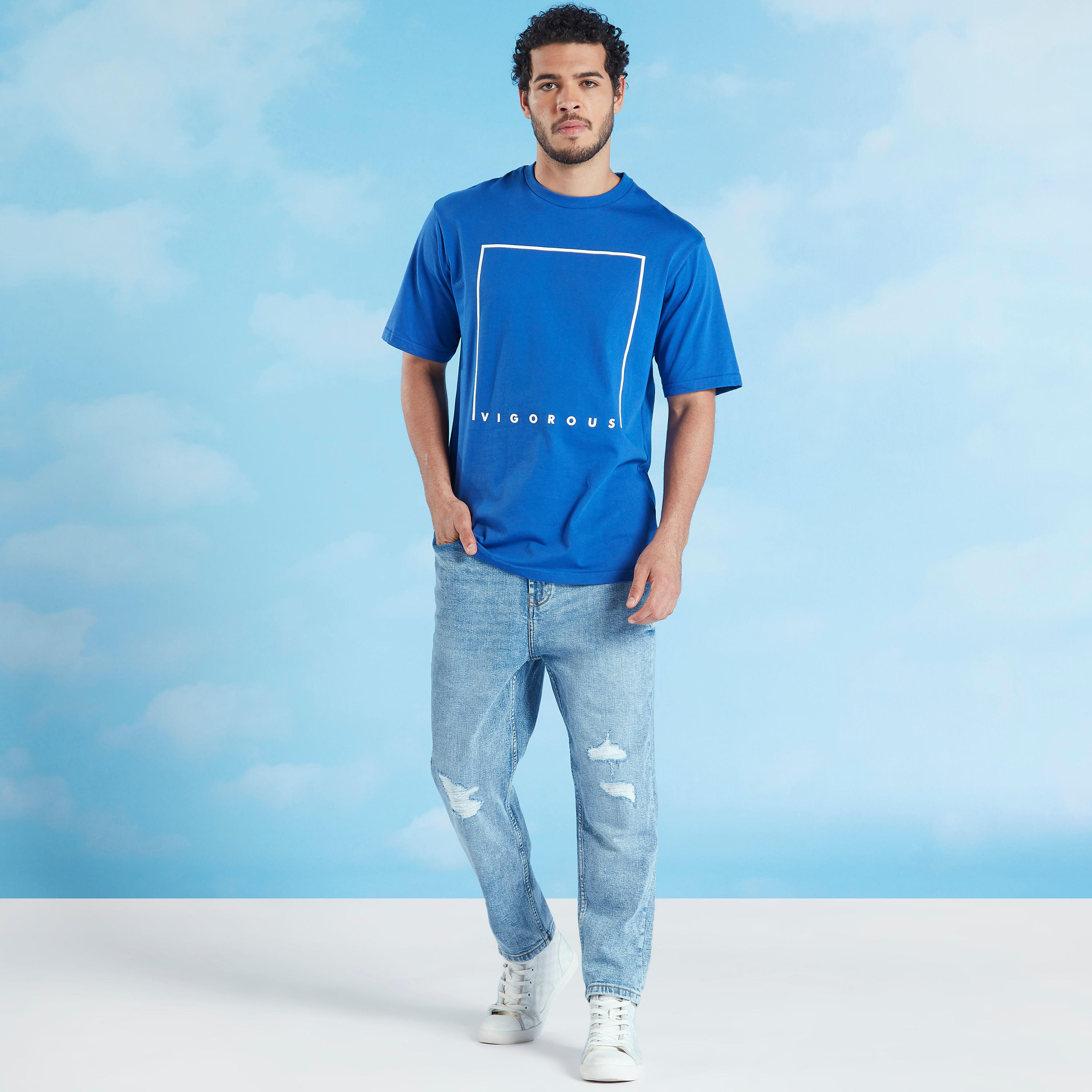 تيشيرت بياقة ضيّقة وأكمام قصيرة وطبعات-men-clothing-tshirtsandpolos-tshirts-image-2