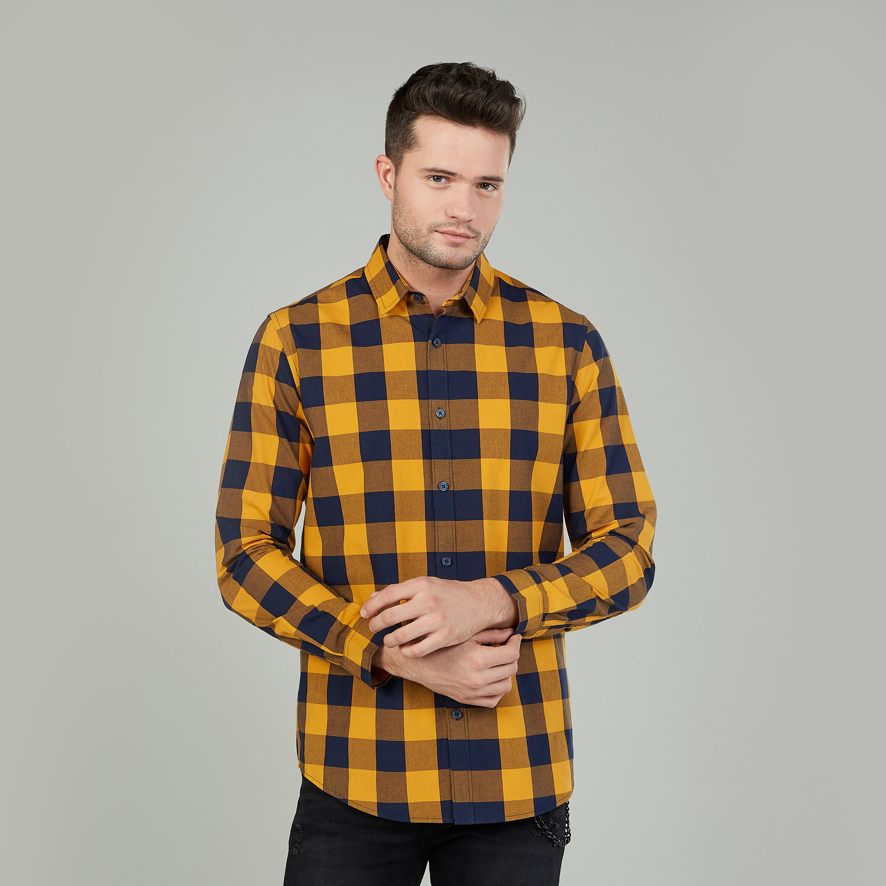 قميص كاروهات بقصّة سليم وياقة عادية وأكمام طويلة-men-clothing-shirts-image-1