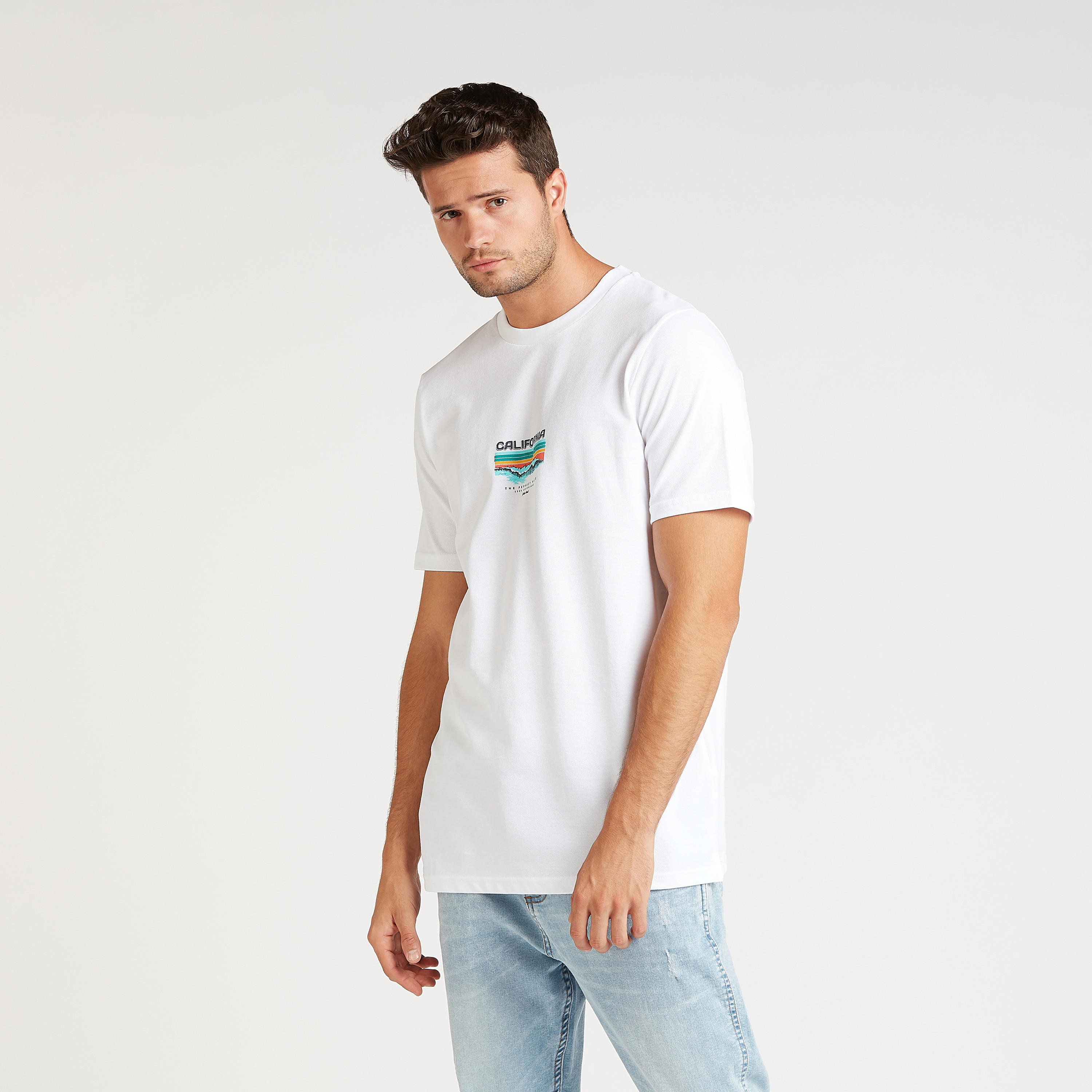 تيشيرت بياقة ضيّقة وأكمام قصيرة وطبعات-men-clothing-tshirtsandpolos-tshirts-image-1