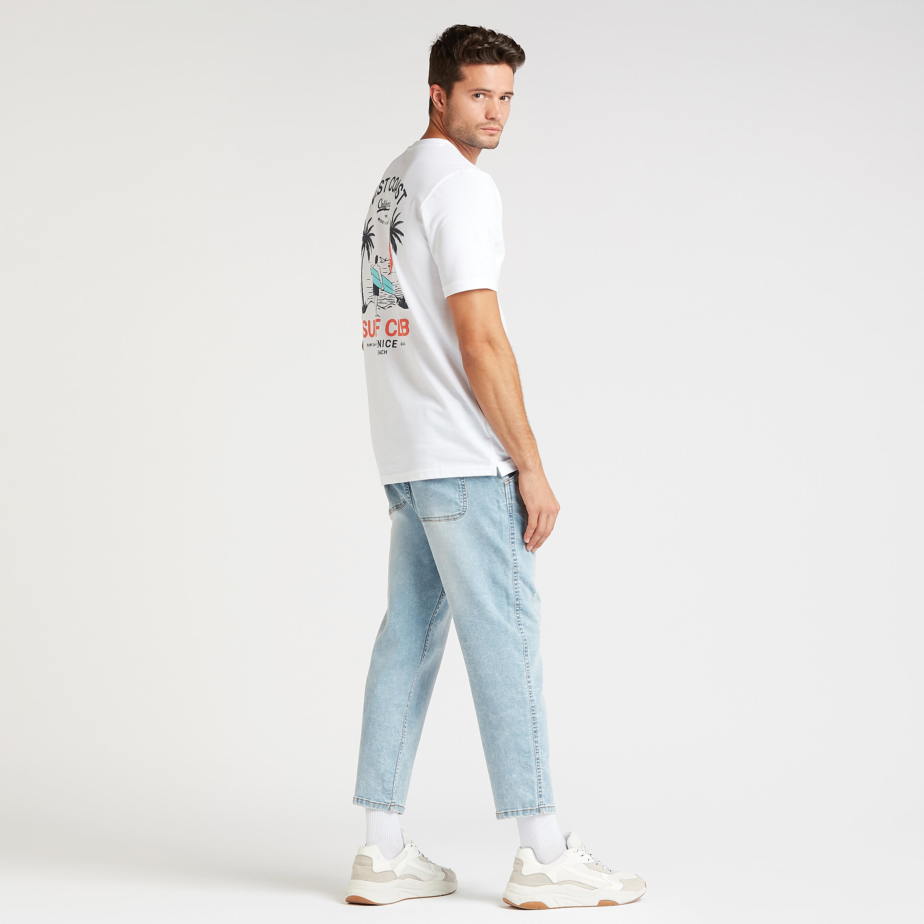 تيشيرت بياقة ضيّقة وأكمام قصيرة وطبعات-men-clothing-tshirtsandpolos-tshirts-image-2