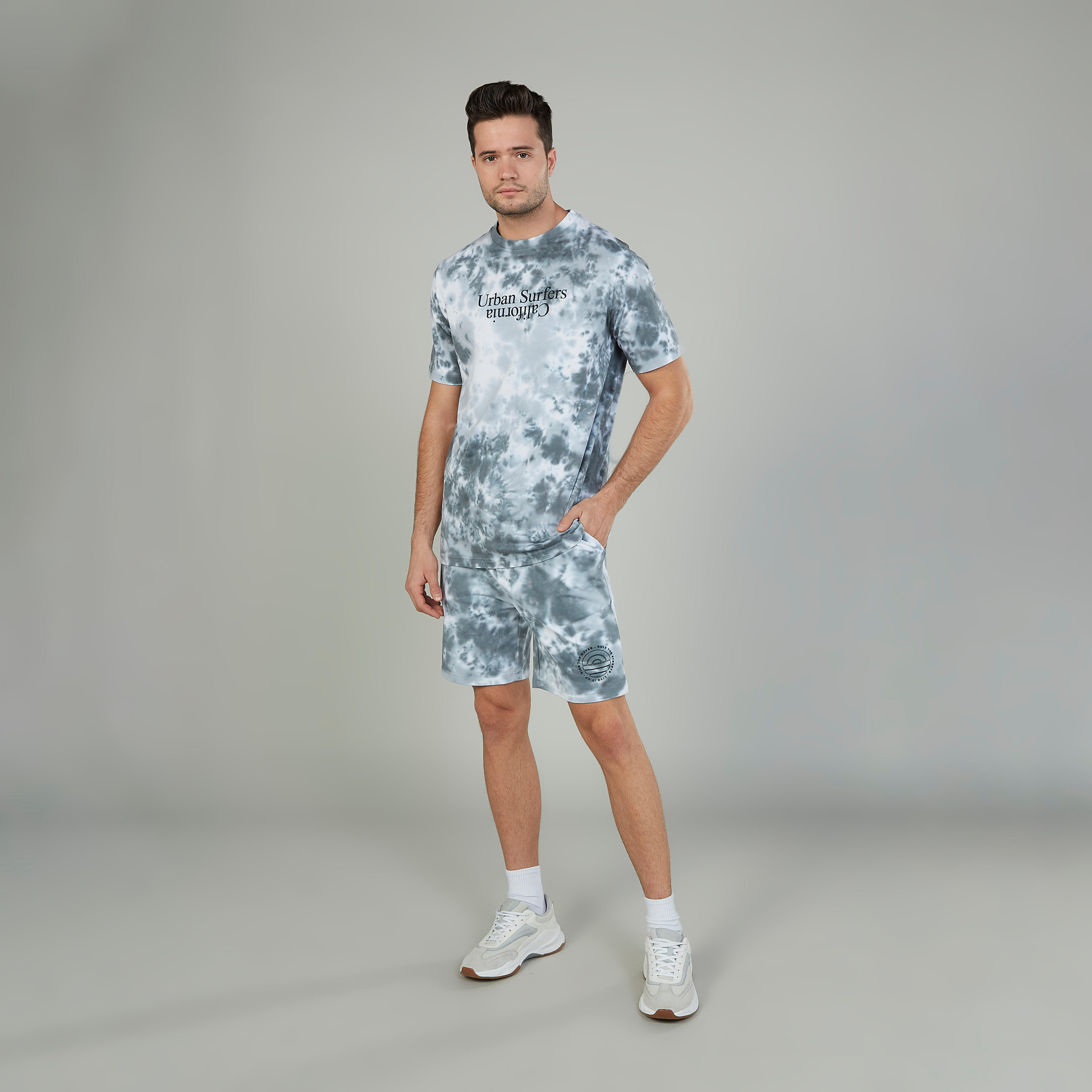 تيشيرت بياقة مستديرة وأكمام قصيرة وطبعات-men-clothing-tshirtsandpolos-tshirts-image-2