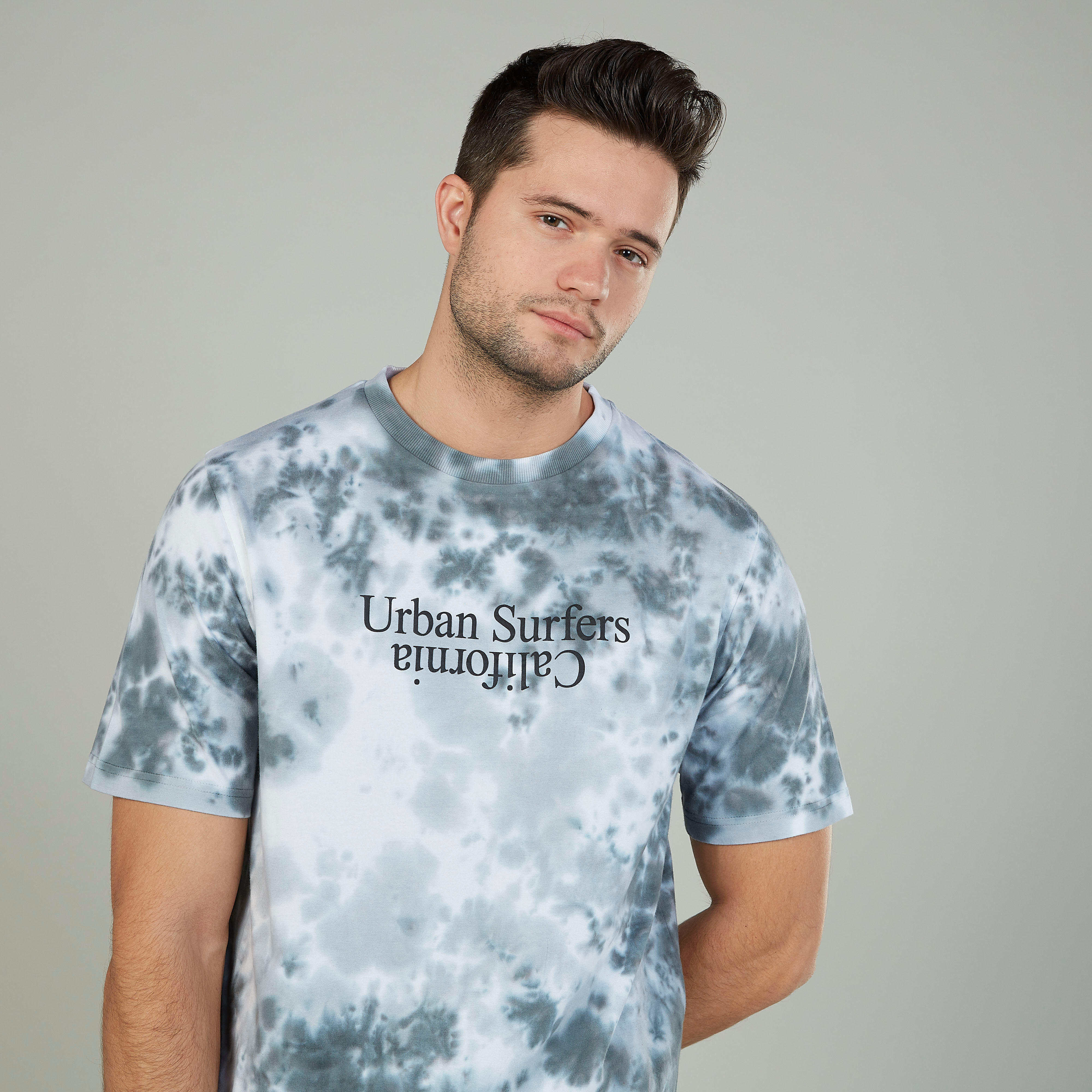 تيشيرت بياقة مستديرة وأكمام قصيرة وطبعات-men-clothing-tshirtsandpolos-tshirts-image-3