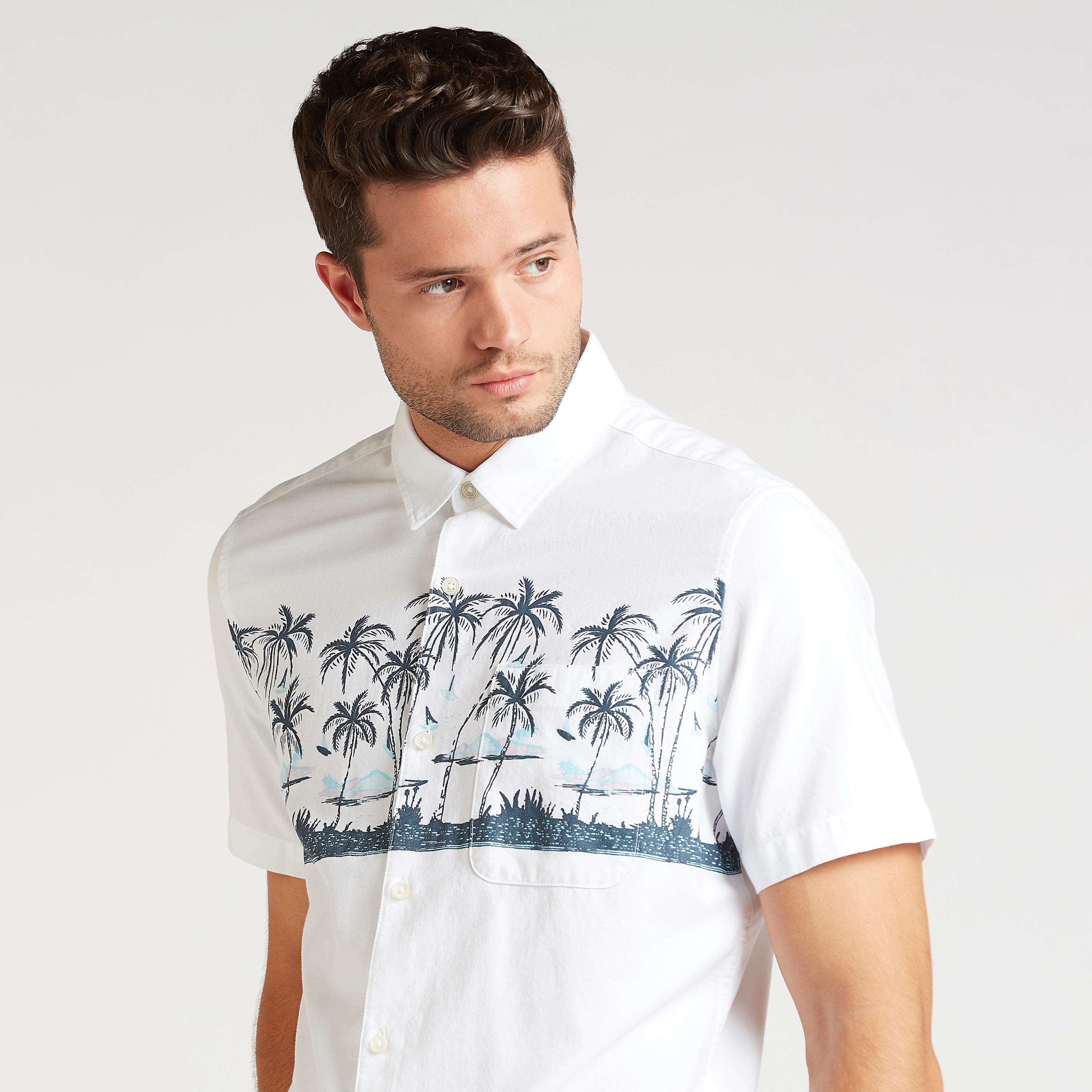 قميص سليم بطبعات وأكمام قصيرة وجيب على الصّدر-men-clothing-shirts-image-3
