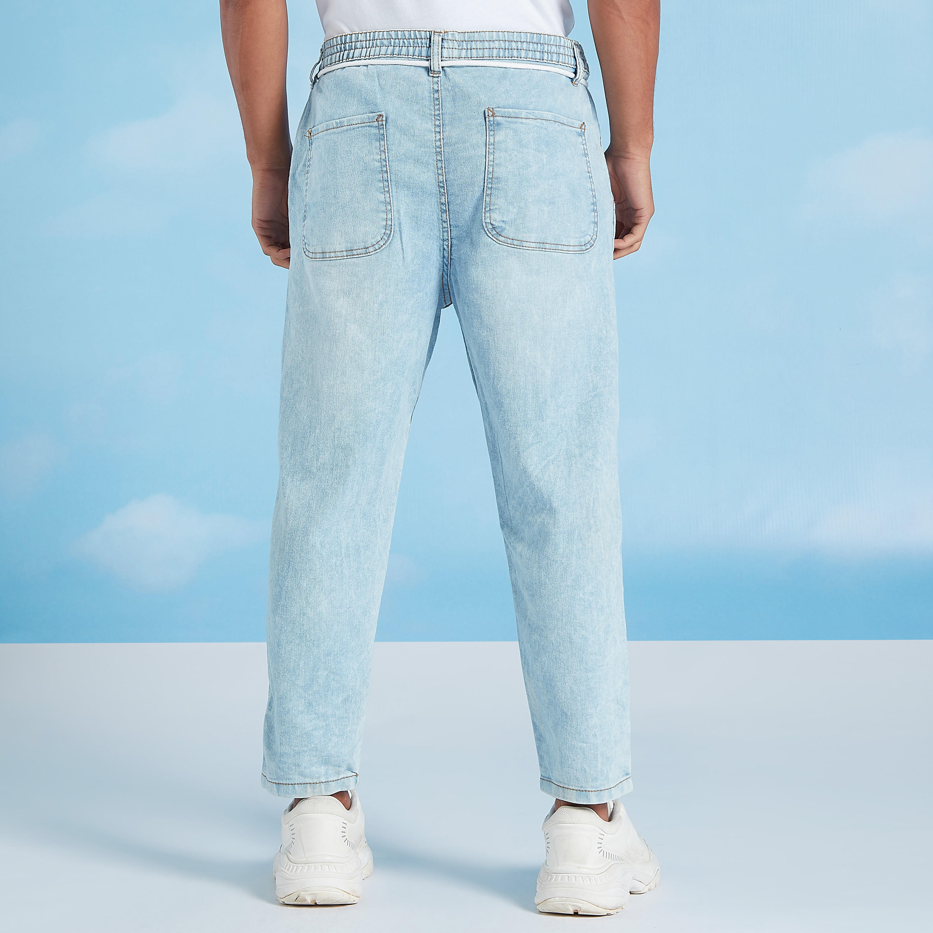 بنطلون جينز قصير ممزّق بخصر متوسط الارتفاع  وتفاصيل جيوب-men-clothing-bottoms-jeans-image-4