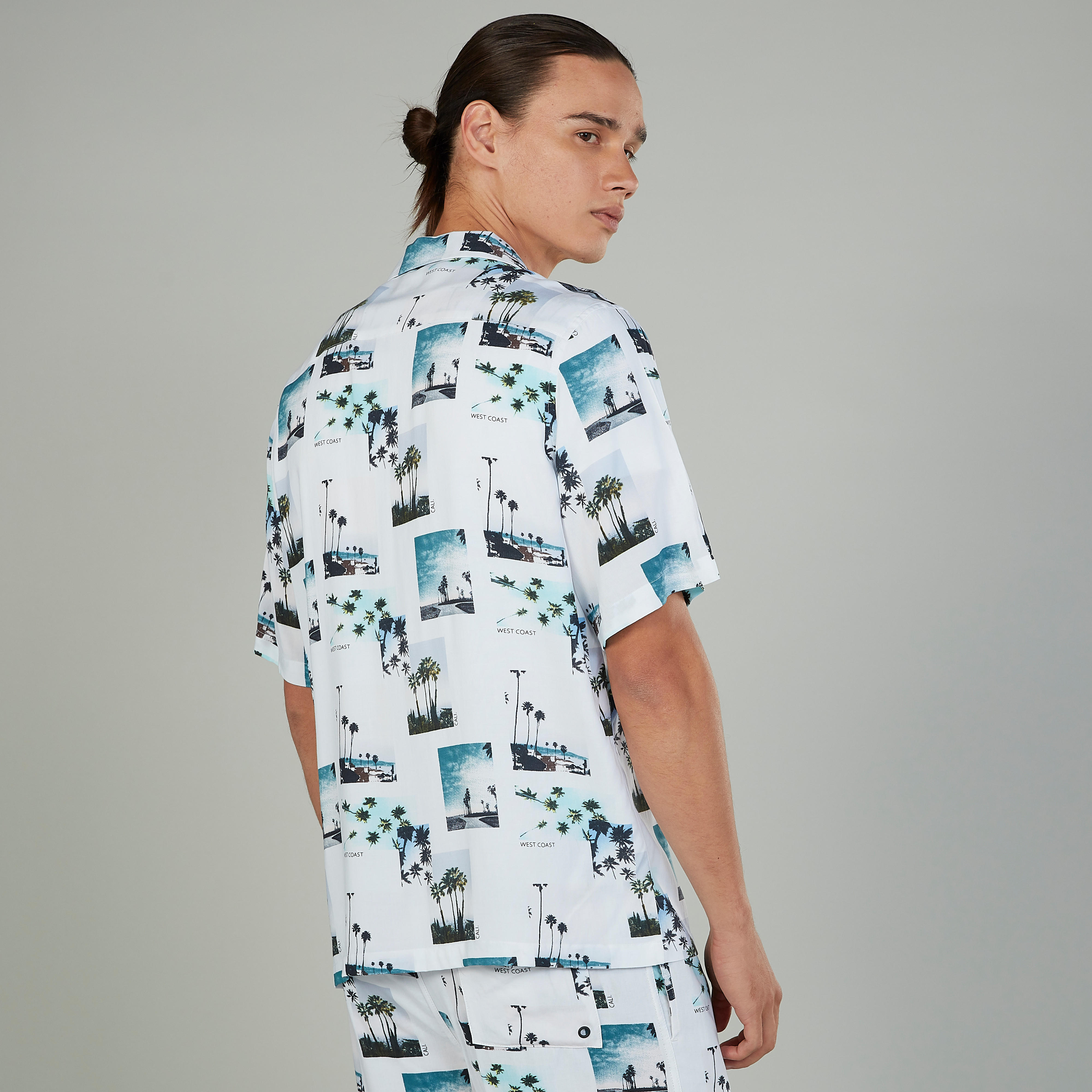 قميص سليم بياقة عاديّة وأكمام قصيرة وطبعات-men-clothing-shirts-image-4