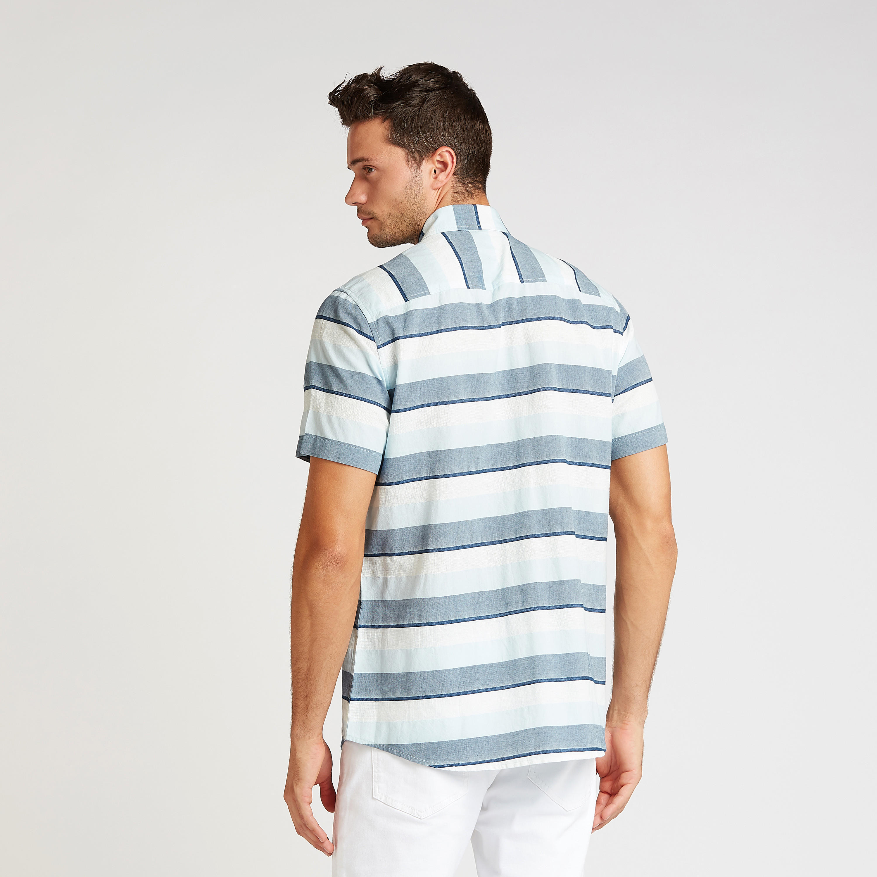 قميص مخطّط سليم بأكمام قصيرة وجيب على الصّدر-men-clothing-shirts-image-4