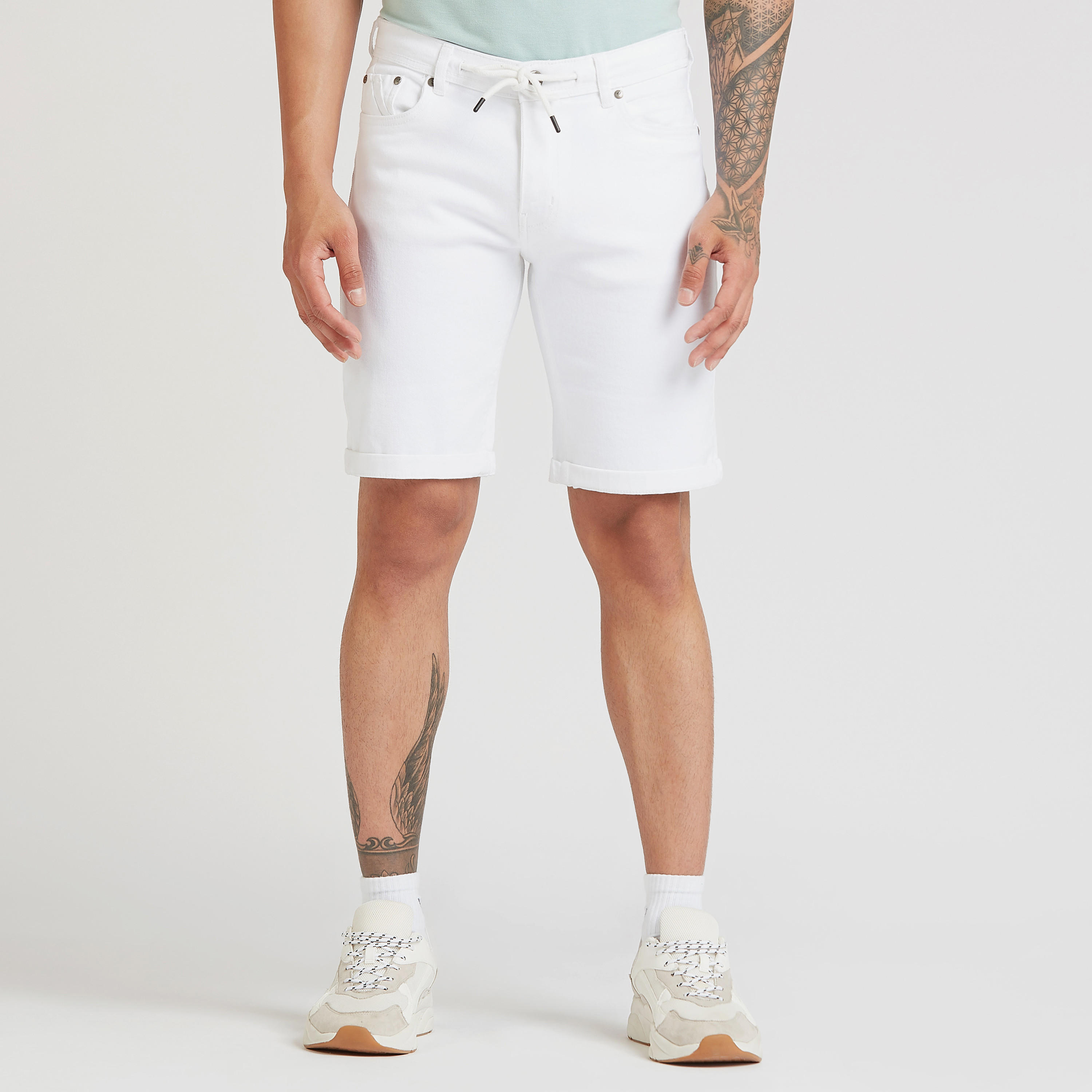 شورت دينم سادة بتفاصيل جيوب ورباط-men-clothing-bottoms-shorts-image-4