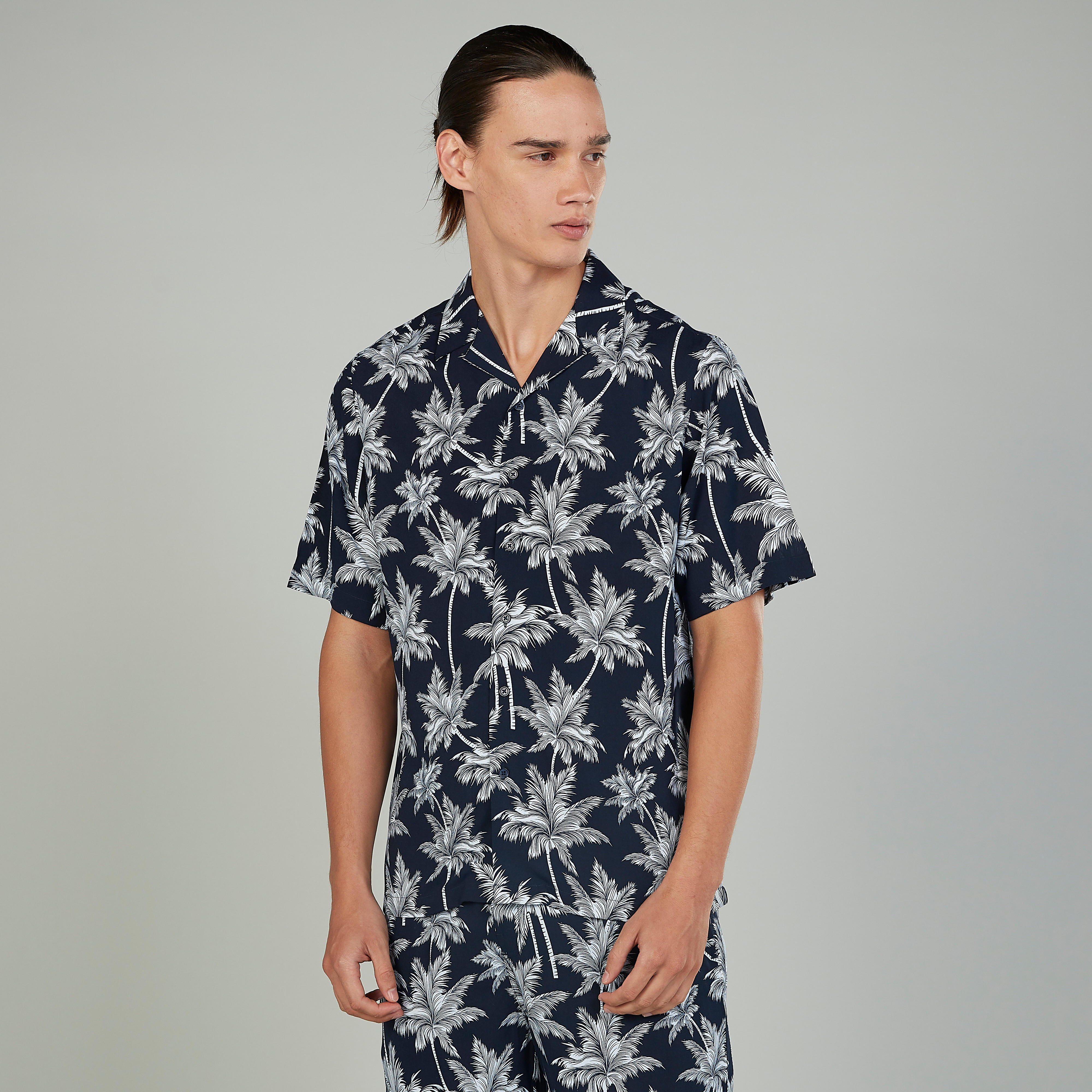 قميص سليم بياقة عاديّة وأكمام قصيرة وطبعات-men-clothing-shirts-image-1