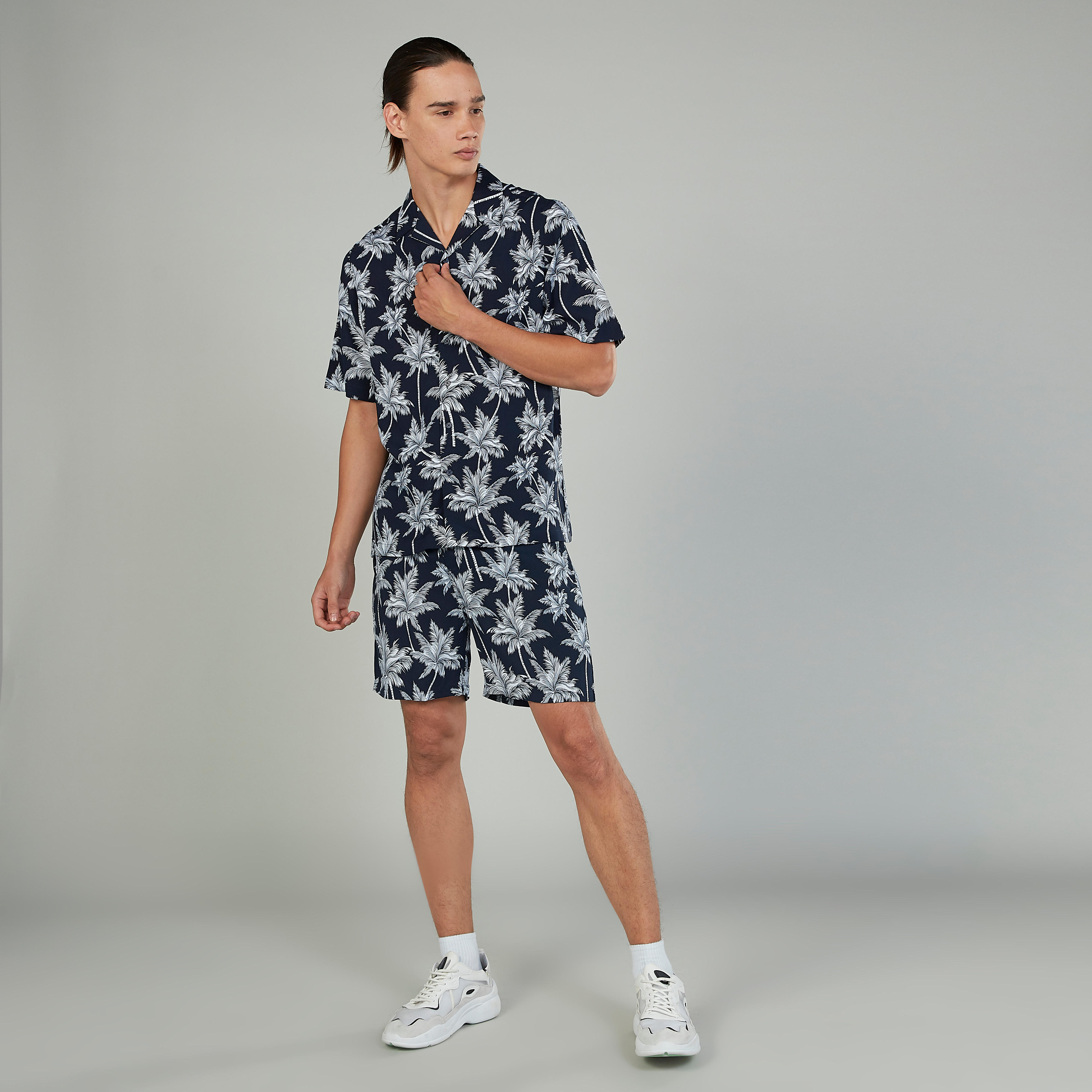 قميص سليم بياقة عاديّة وأكمام قصيرة وطبعات-men-clothing-shirts-image-2