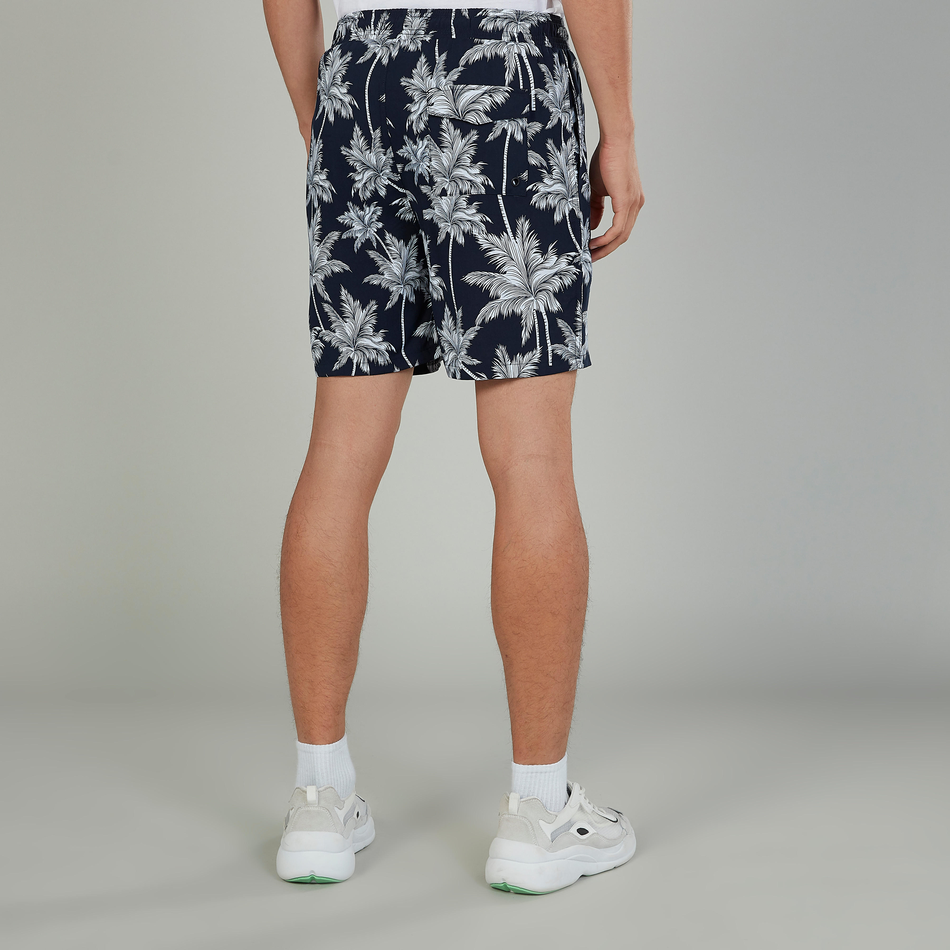 شورت بخصر متوسط الارتفاع ورباط وجيوب وطبعات-men-clothing-bottoms-shorts-image-4