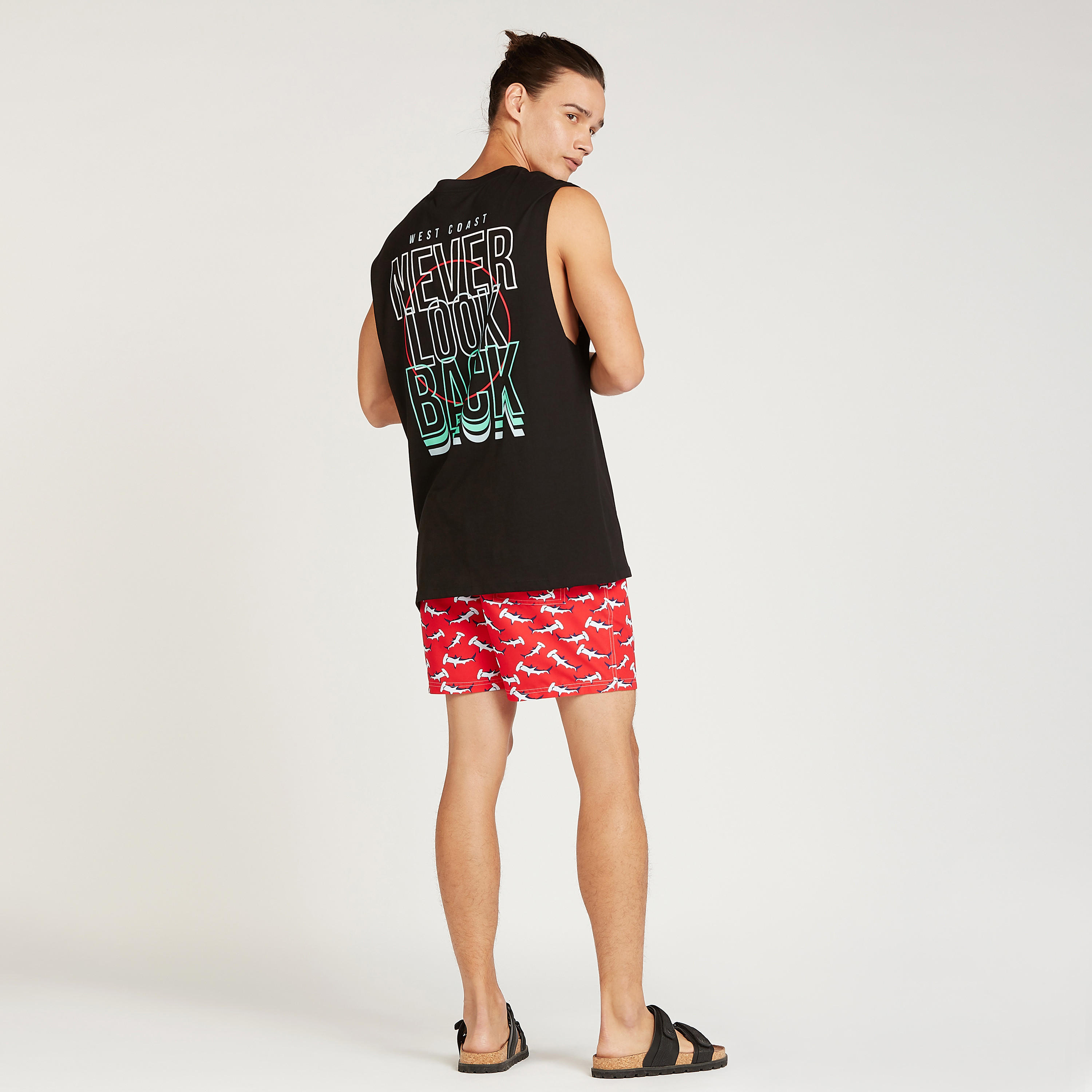 تيشيرت دون أكمام بياقة مستديرة وطبعات-men-clothing-tshirtsandpolos-tshirts-image-2