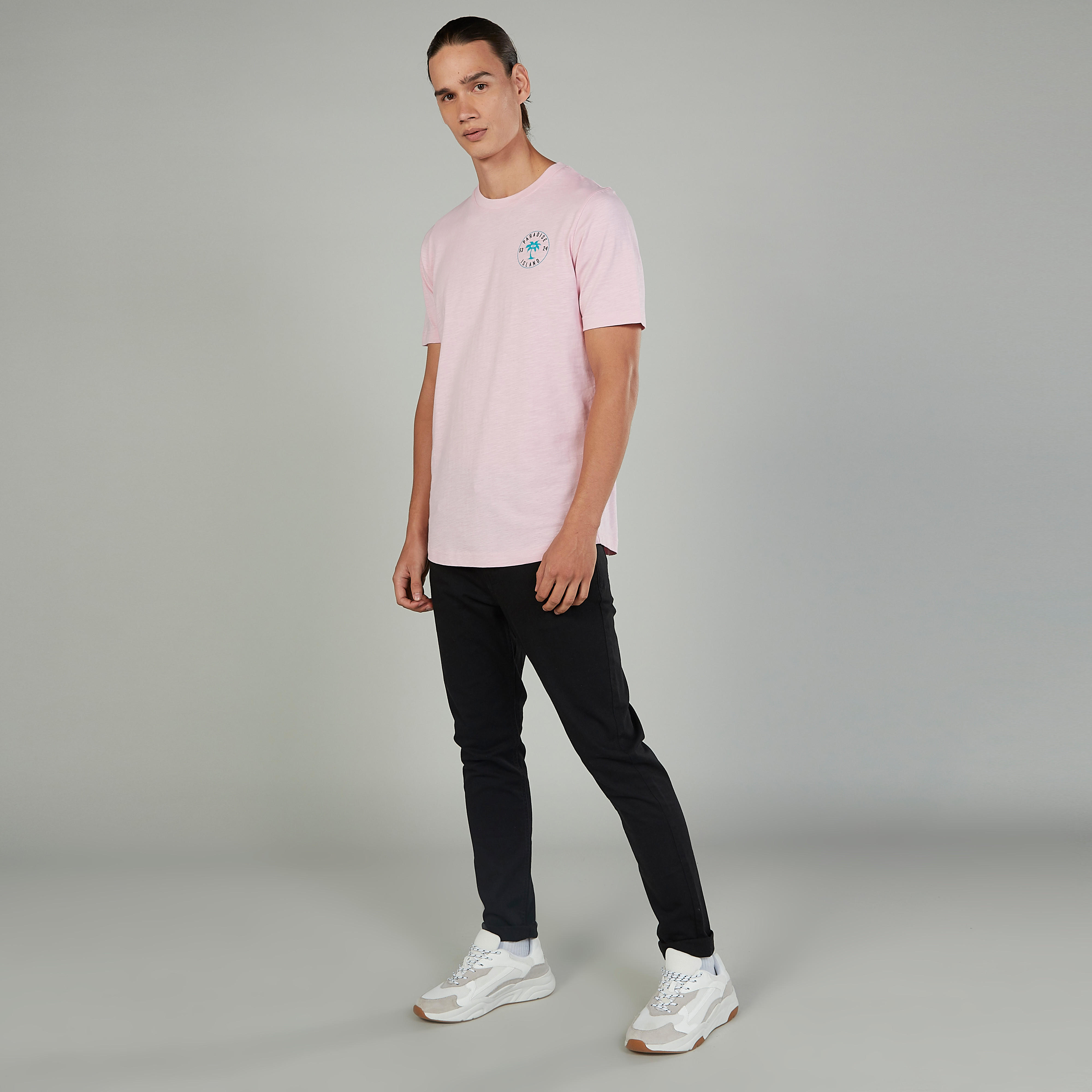 تيشيرت بياقة ضيّقة وأكمام قصيرة وطبعات-men-clothing-tshirtsandpolos-tshirts-image-4