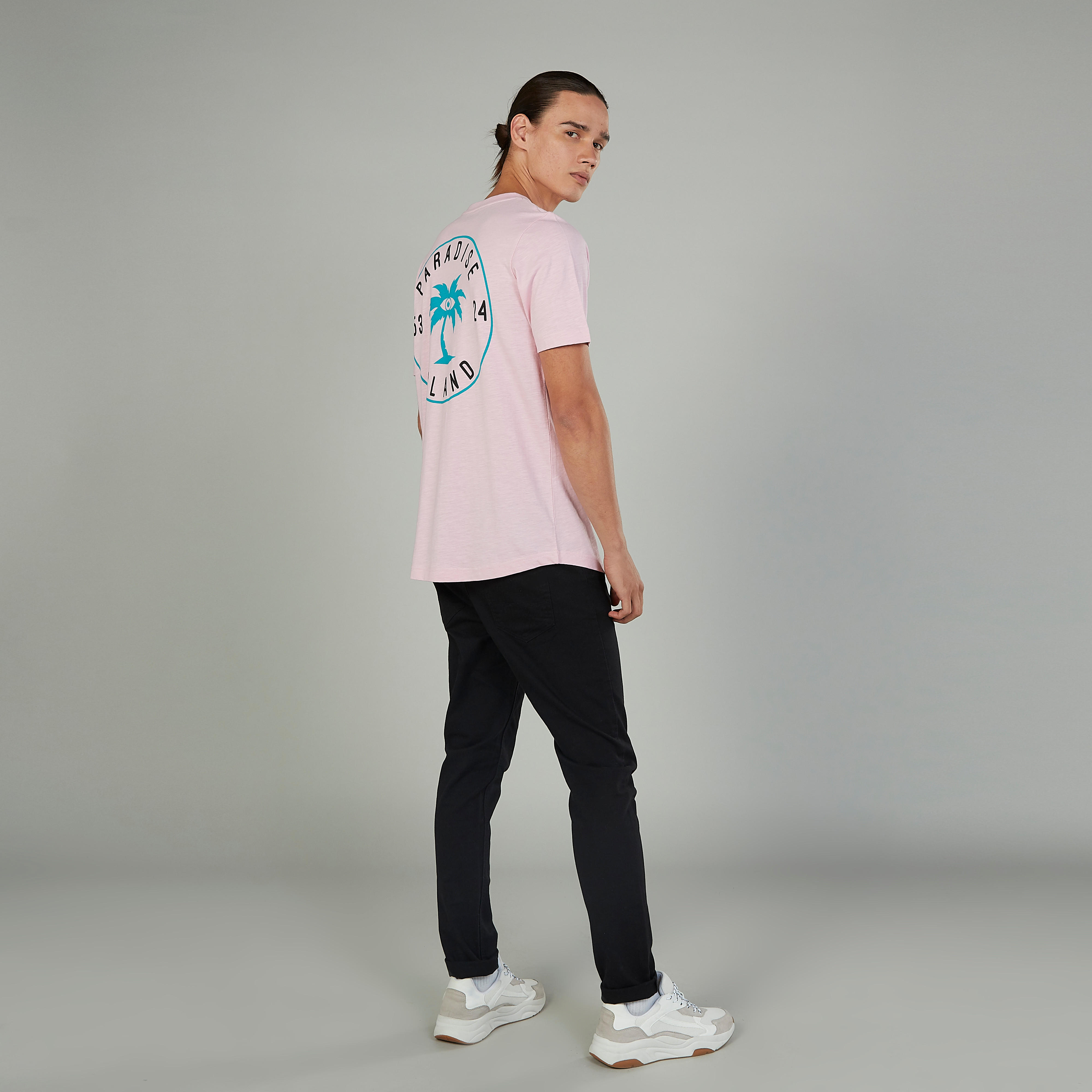 تيشيرت بياقة ضيّقة وأكمام قصيرة وطبعات-men-clothing-tshirtsandpolos-tshirts-image-3