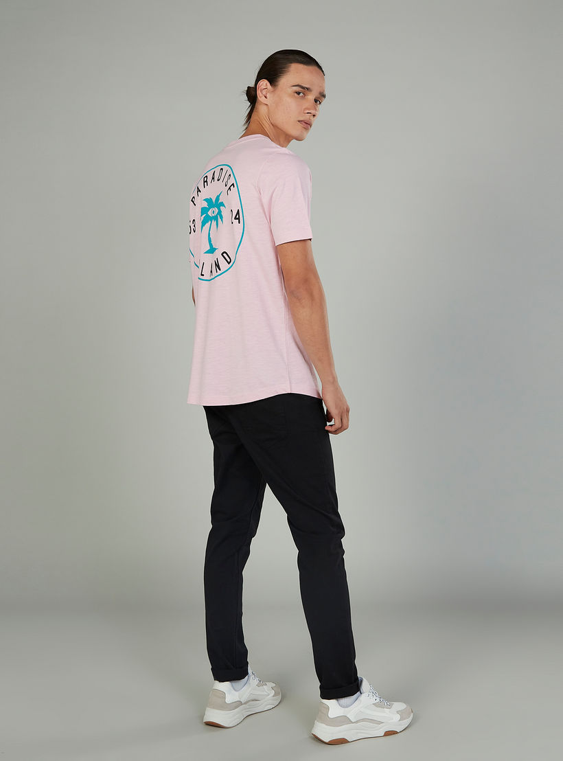 تيشيرت بياقة ضيّقة وأكمام قصيرة وطبعات-men-clothing-tshirtsandpolos-tshirts-image-3