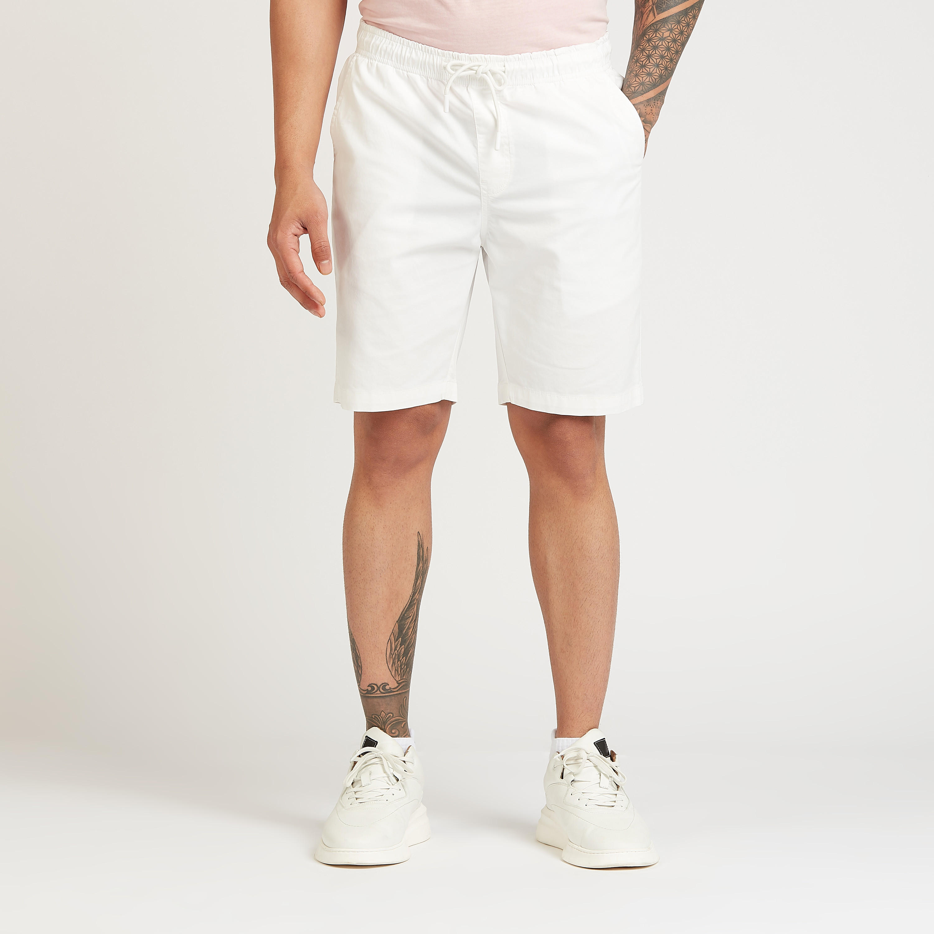 شورت سادة بخصر متوسط الارتفاع ورباط وجيوب-men-clothing-bottoms-shorts-image-5