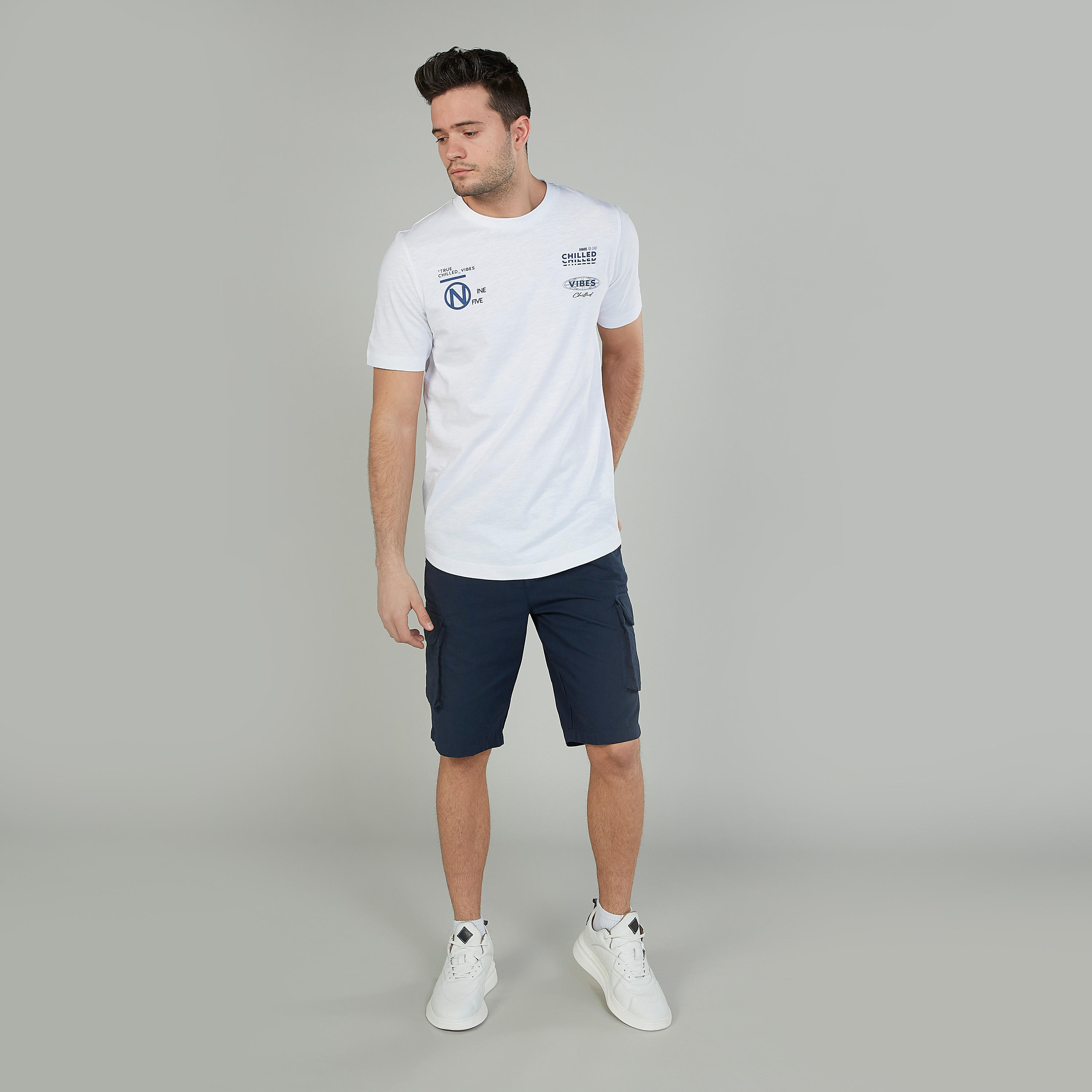 تيشيرت بياقة ضيّقة وأكمام قصيرة وطبعات-men-clothing-tshirtsandpolos-tshirts-image-4