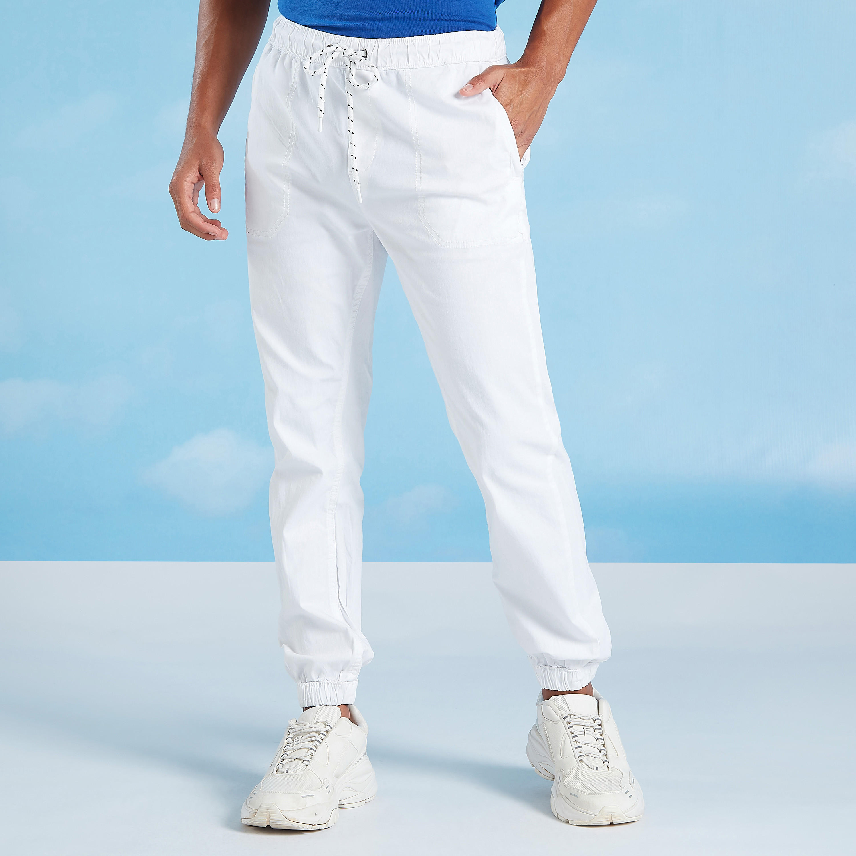 بنطلون رياضي سادة سكيني بخصر متوسط الارتفاع  وتفاصيل جيوب ورباط-men-clothing-bottoms-joggers-image-1