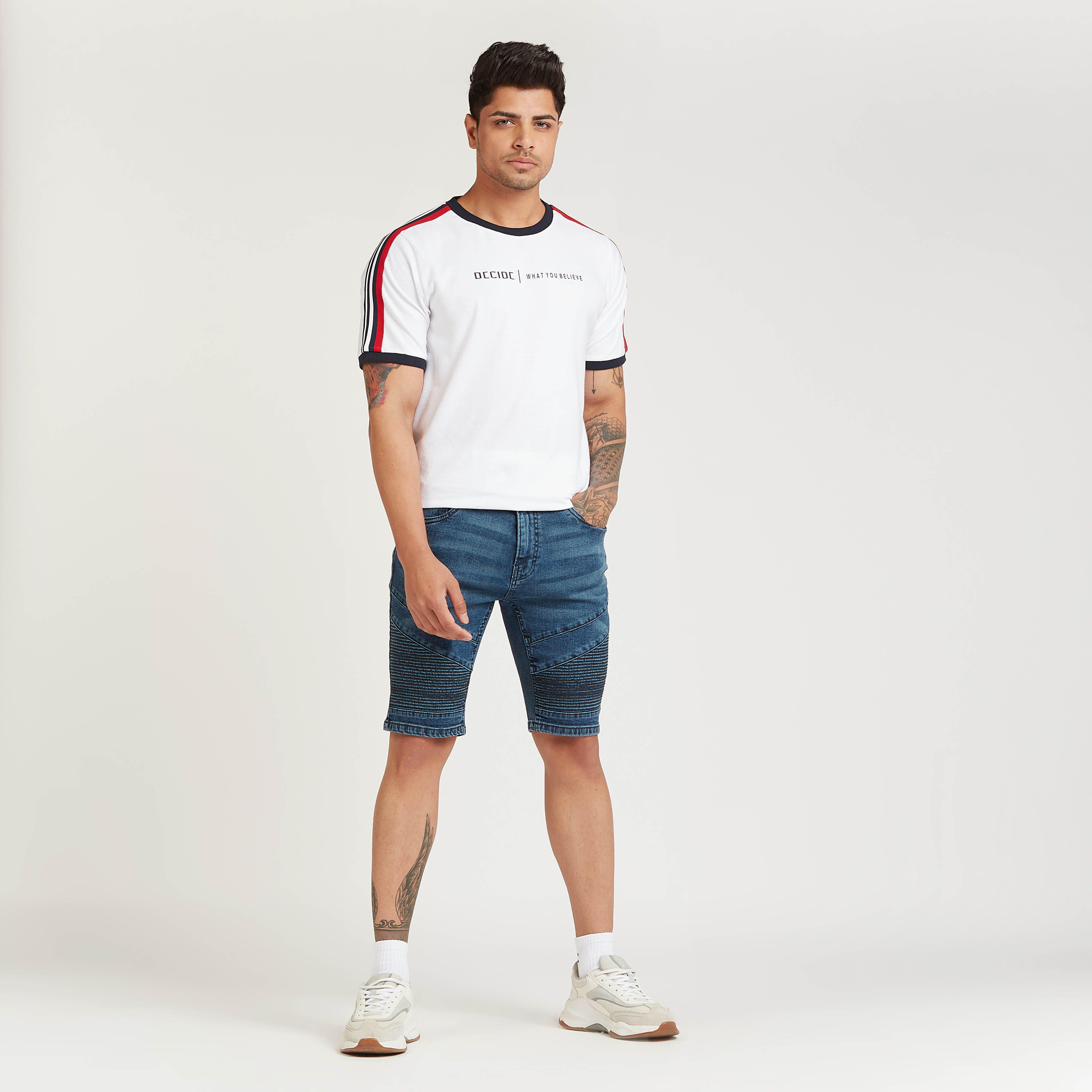 شورت بارز الملمس بخصر متوسط الارتفاع وجيوب وعراوي-men-clothing-bottoms-shorts-image-2
