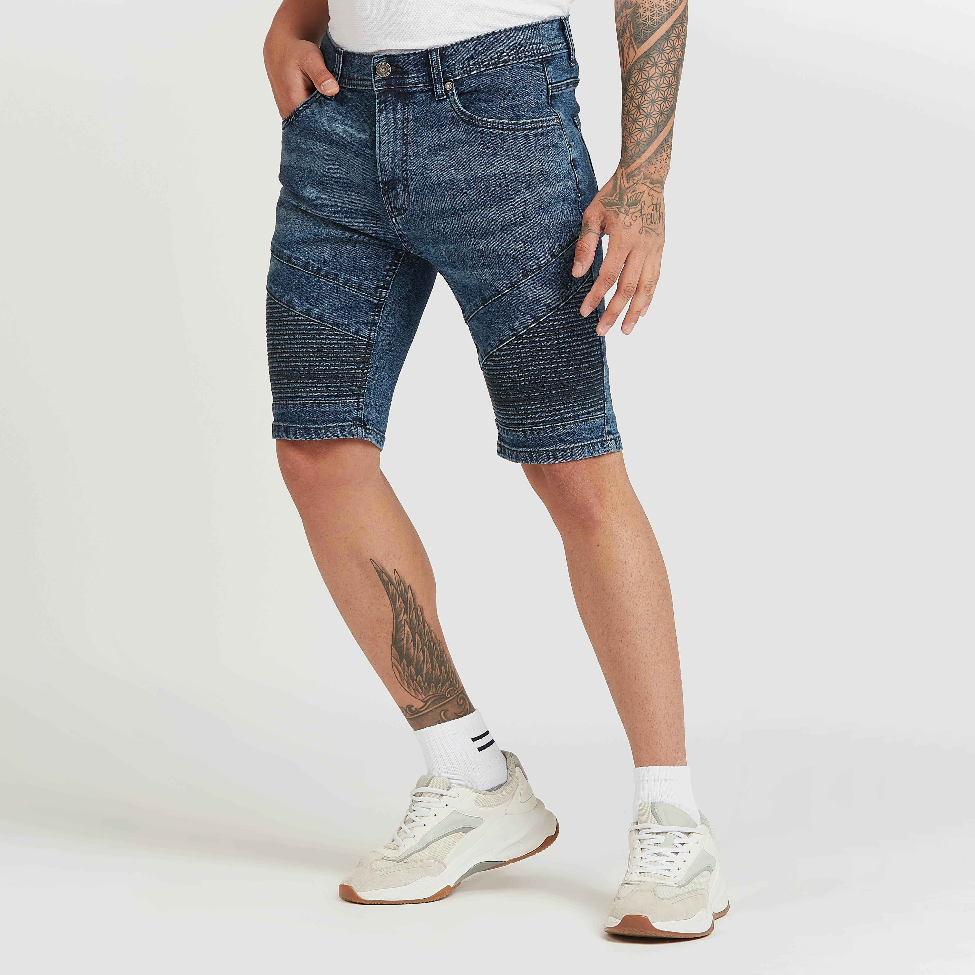 شورت بارز الملمس بخصر متوسط الارتفاع وجيوب وعراوي-men-clothing-bottoms-shorts-image-4