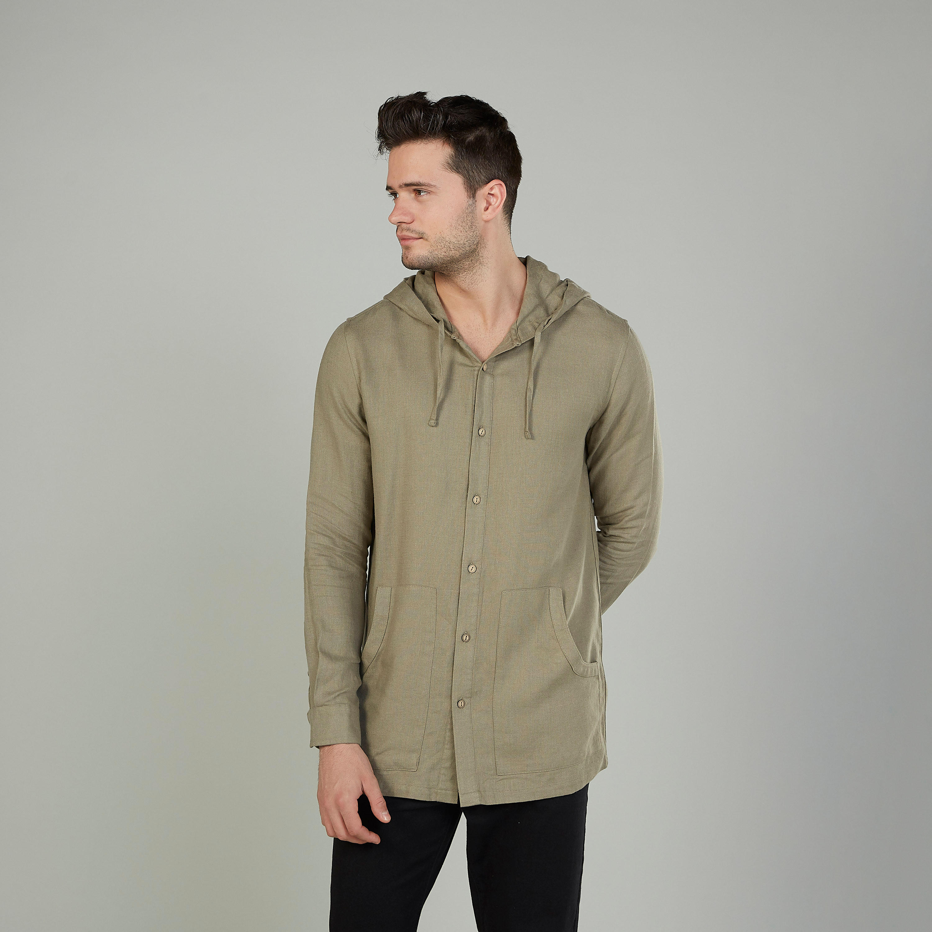 قميص سليم سادة بقبّعة وأكمام طويلة-men-winterwear-hoodiesandsweatshirts-image-1