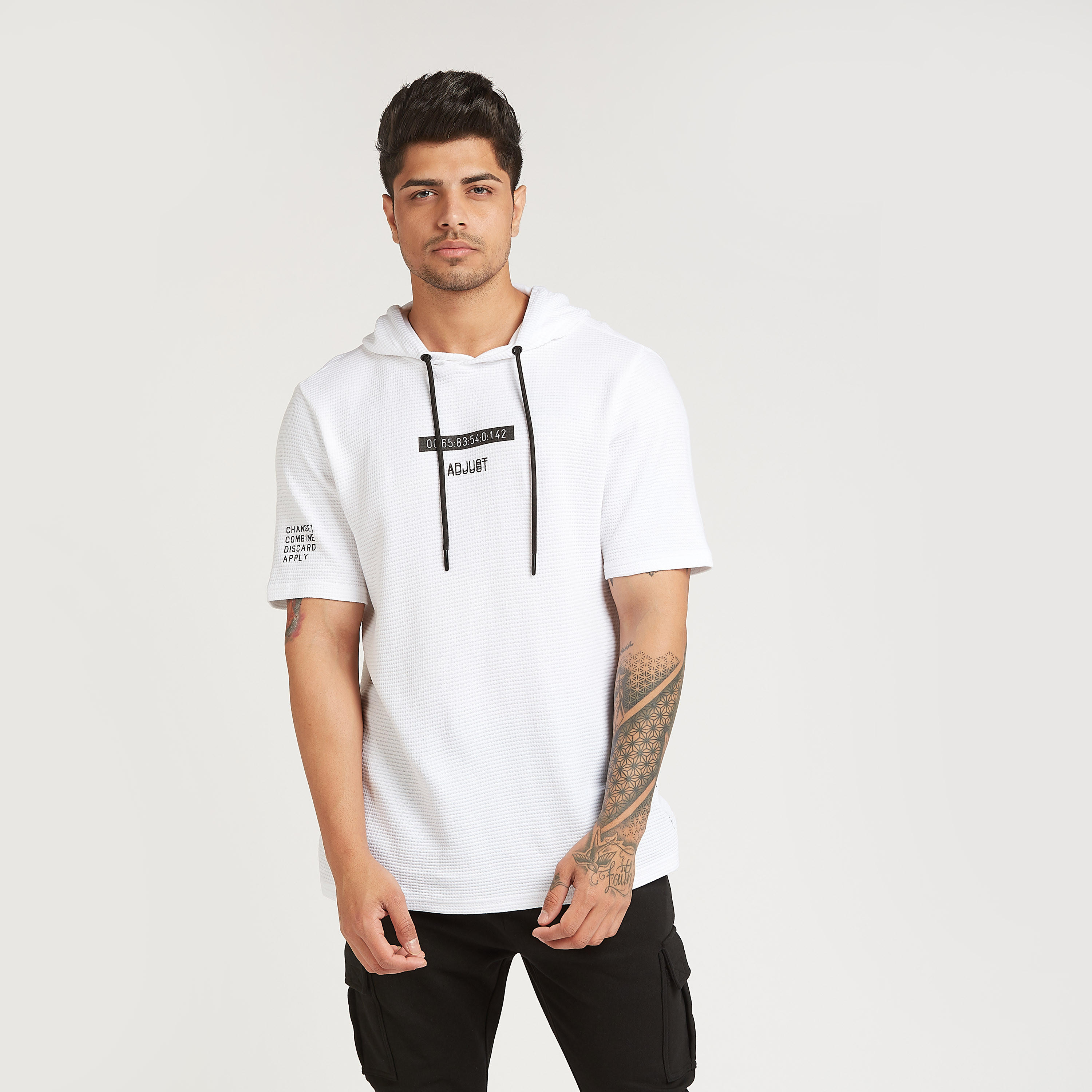 تيشيرت بقبّعة وأكمام قصيرة وطبعات-men-clothing-tshirtsandpolos-tshirts-image-1