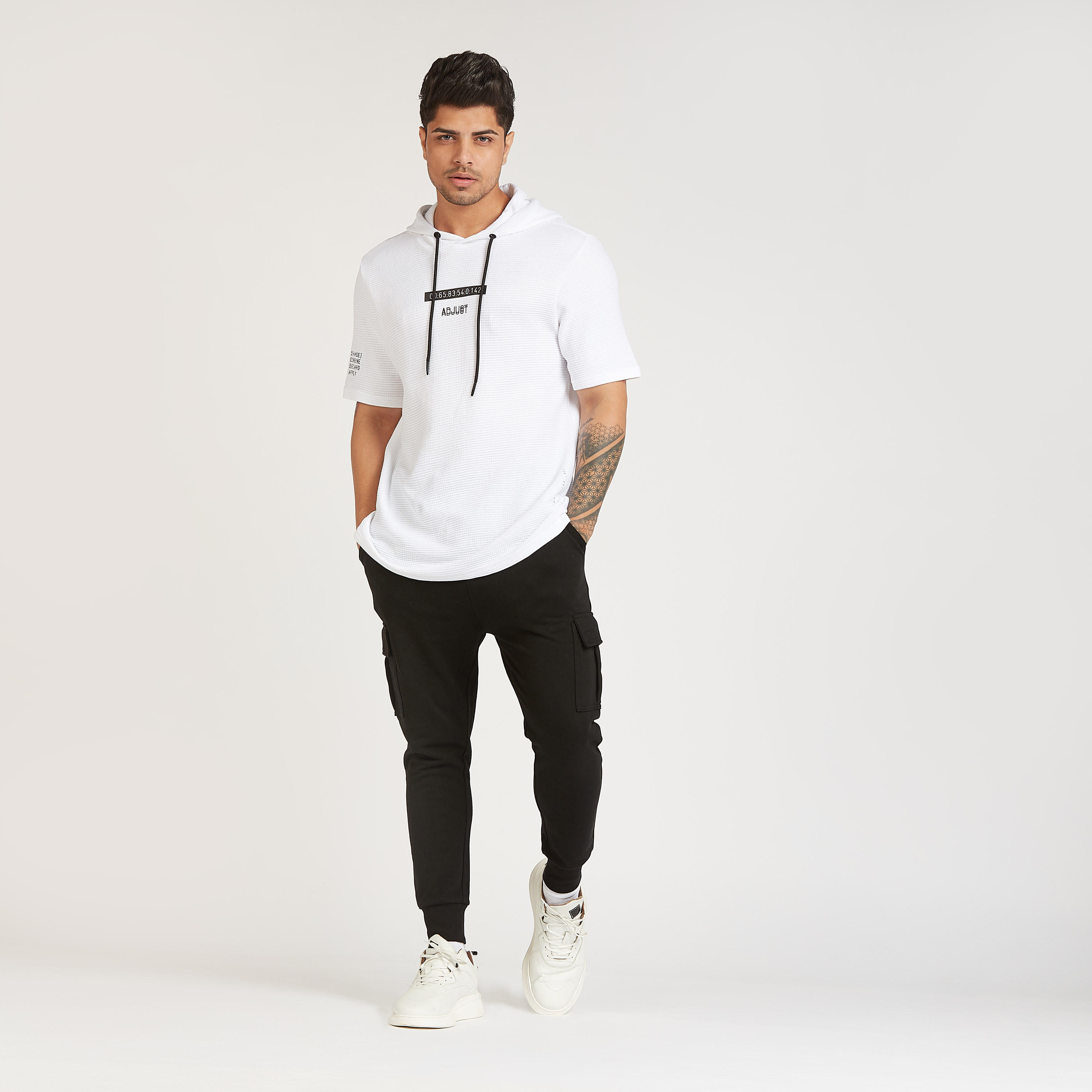 تيشيرت بقبّعة وأكمام قصيرة وطبعات-men-clothing-tshirtsandpolos-tshirts-image-2
