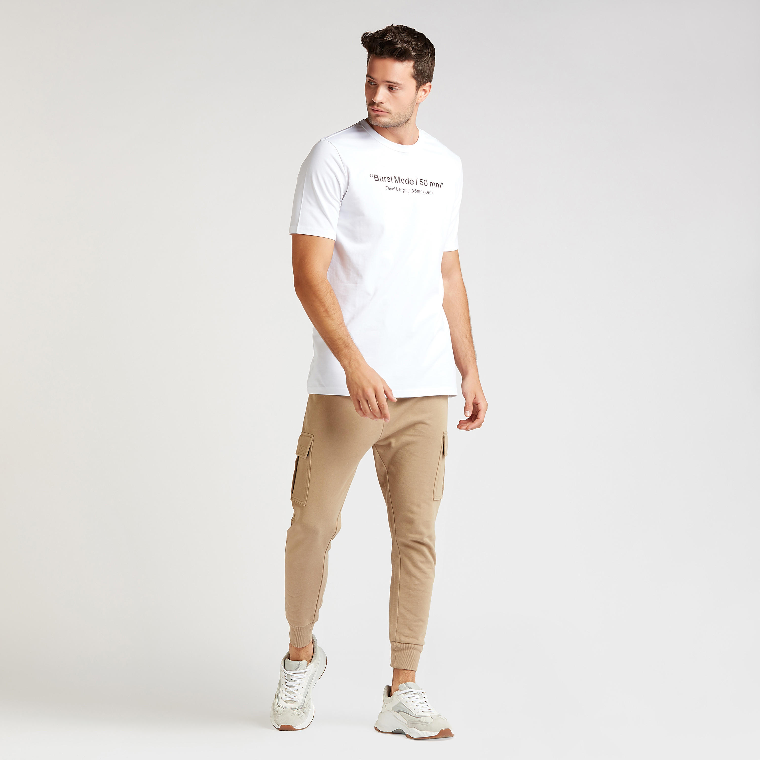 بنطلون رياضي كارجو طويل بقصة سكيني بخصر متوسط الارتفاع وجيوب-men-clothing-bottoms-joggers-image-2