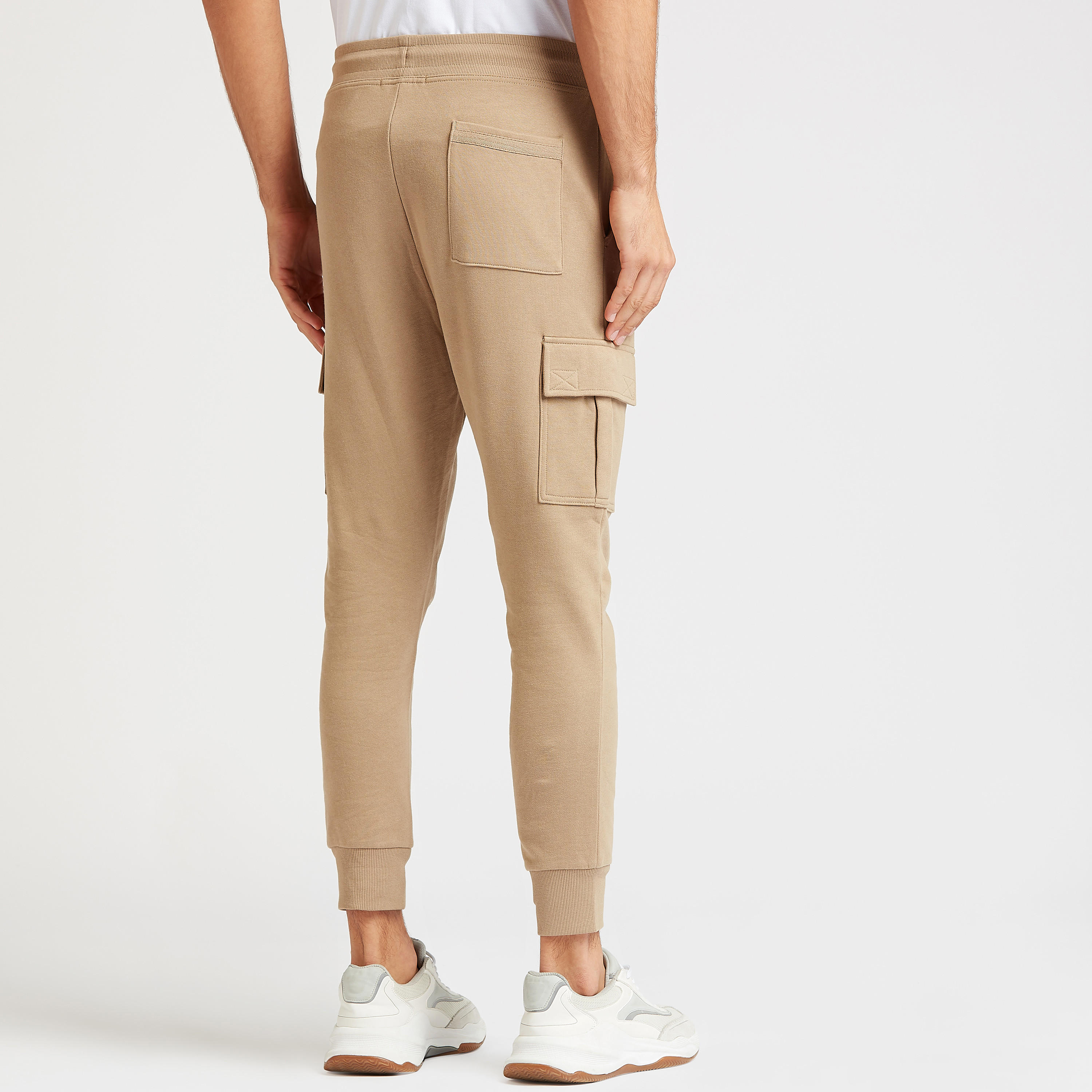 بنطلون رياضي كارجو طويل بقصة سكيني بخصر متوسط الارتفاع وجيوب-men-clothing-bottoms-joggers-image-4